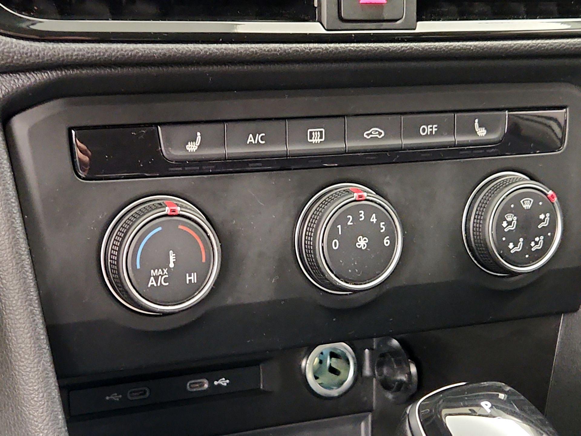 Thumbnail: 2022 Volkswagen Taos - 16