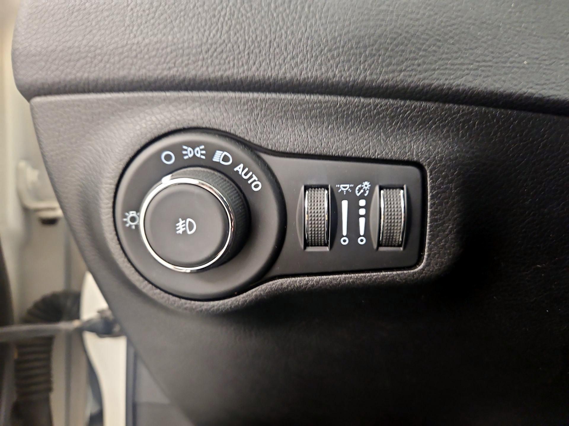 Thumbnail: 2021 Jeep Compass - 13