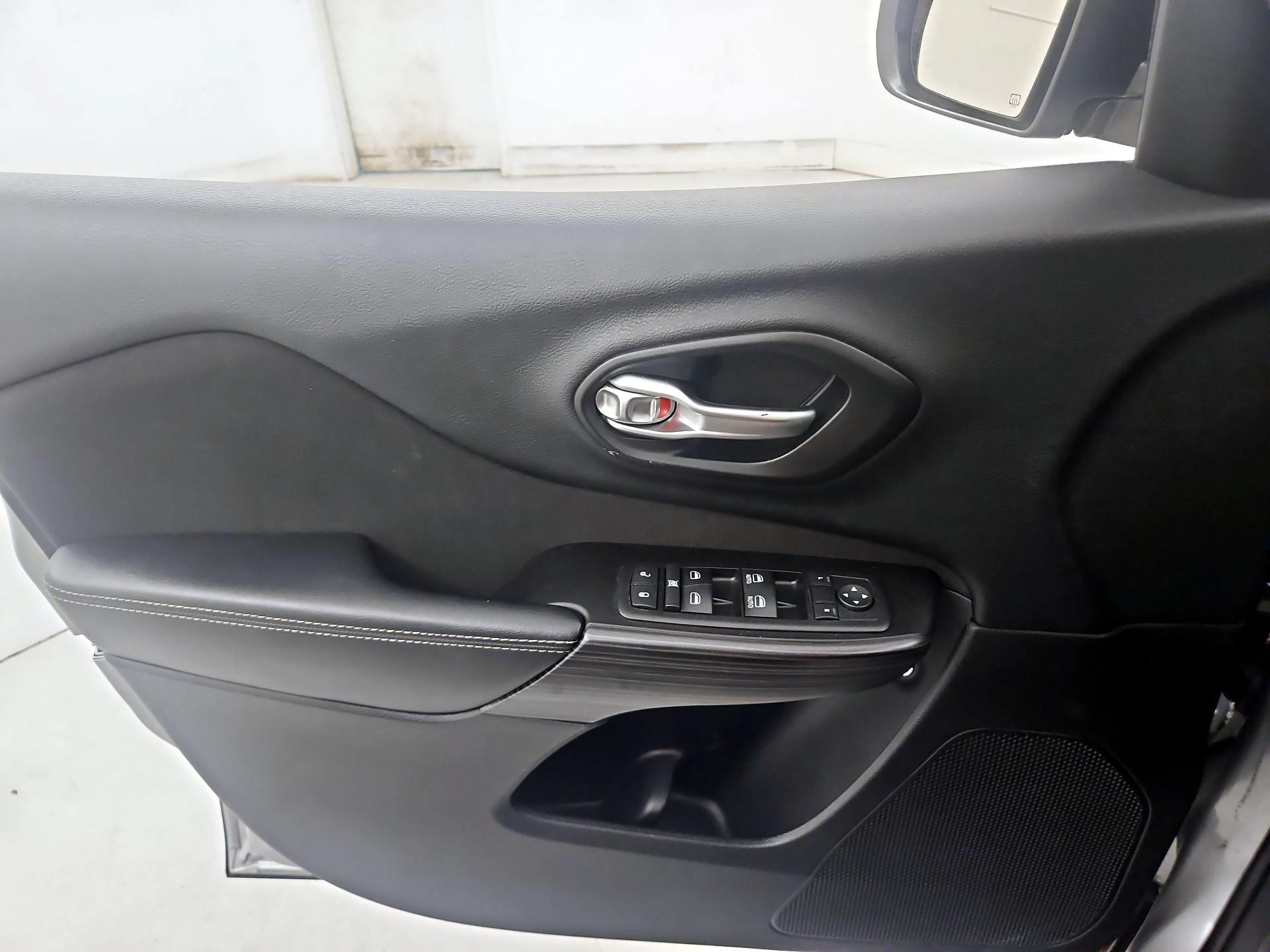 Thumbnail: 2014 Jeep Cherokee - 12