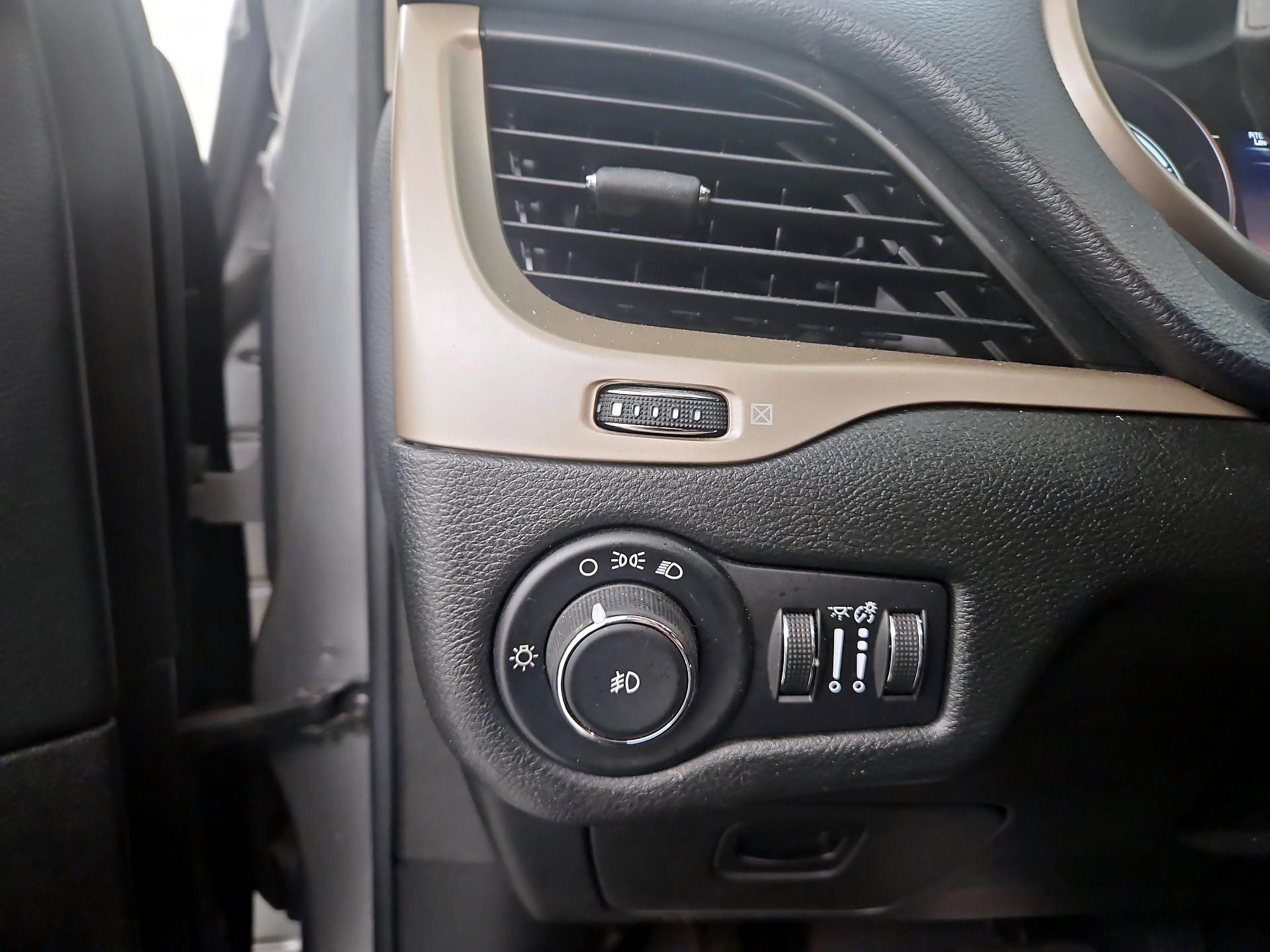 Thumbnail: 2014 Jeep Cherokee - 13