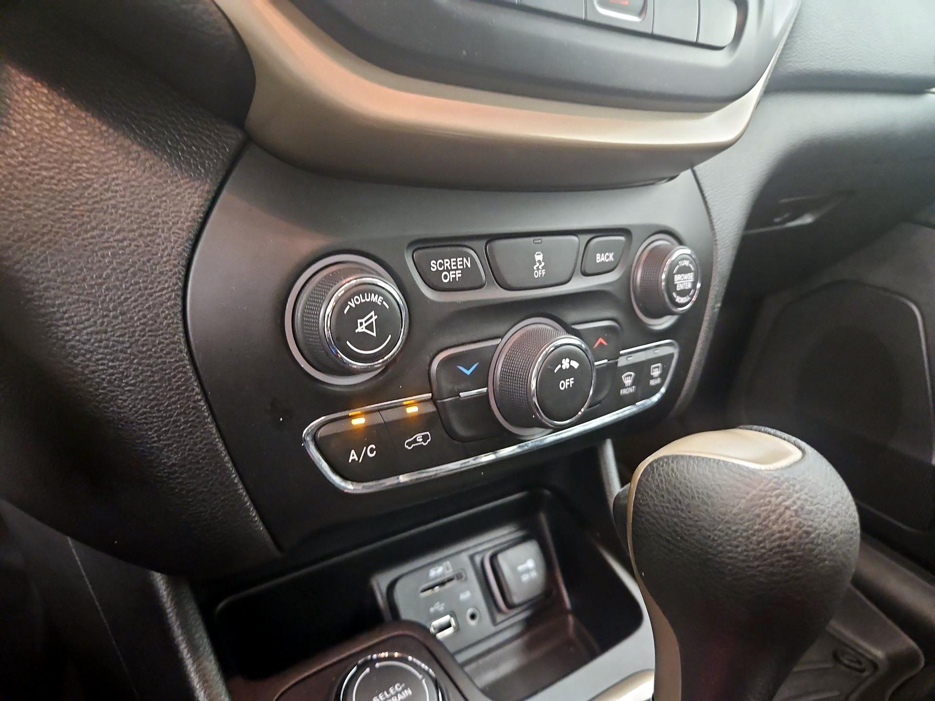 Thumbnail: 2014 Jeep Cherokee - 15