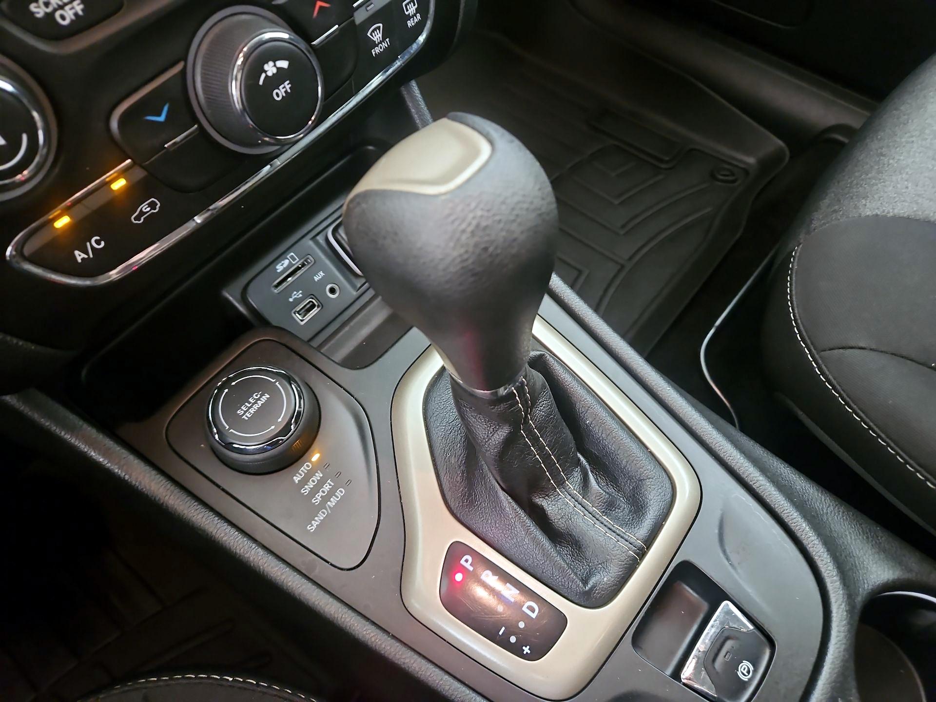 Thumbnail: 2014 Jeep Cherokee - 16