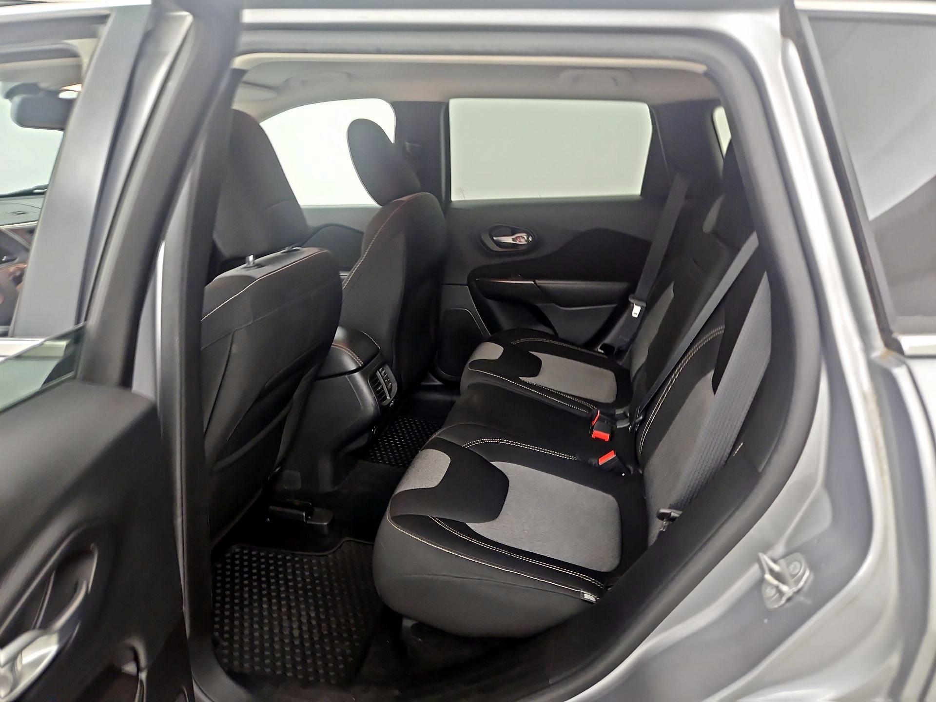 Thumbnail: 2014 Jeep Cherokee - 18