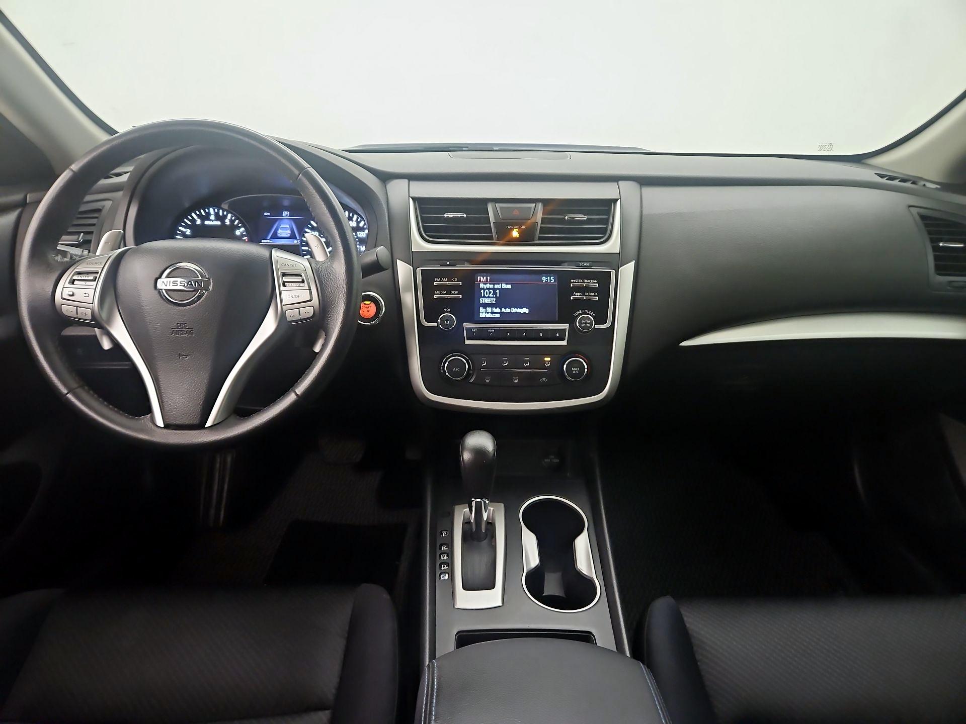 Thumbnail: 2016 Nissan Altima - 9