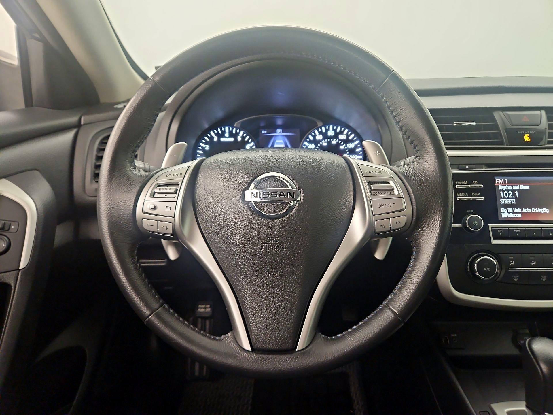 Thumbnail: 2016 Nissan Altima - 10