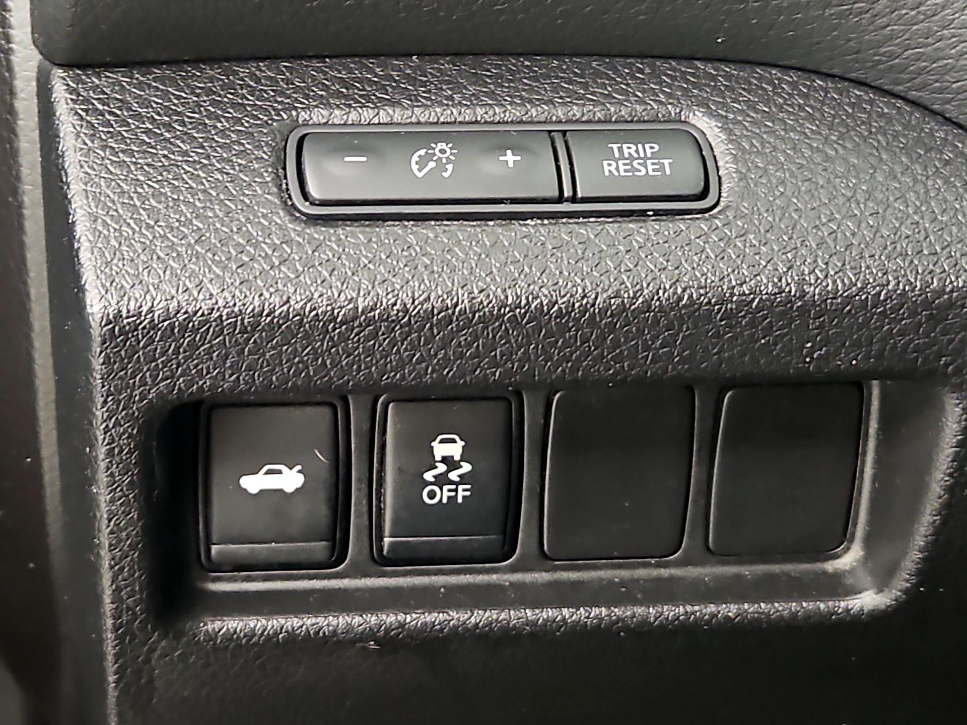 Thumbnail: 2016 Nissan Altima - 13