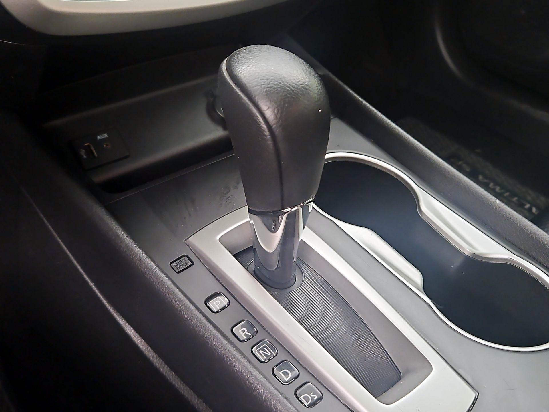 Thumbnail: 2016 Nissan Altima - 17