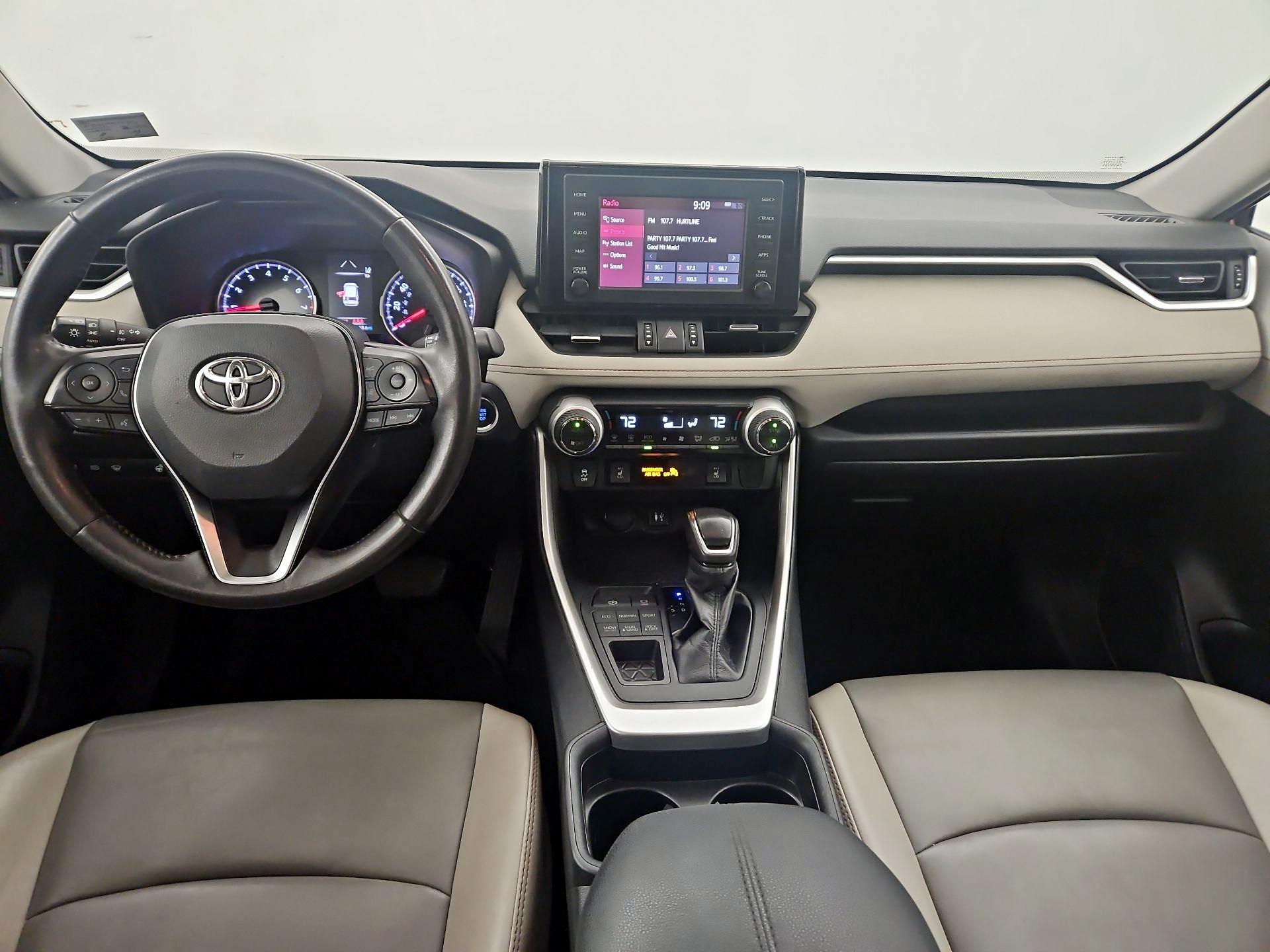 Thumbnail: 2019 Toyota RAV4 - 9