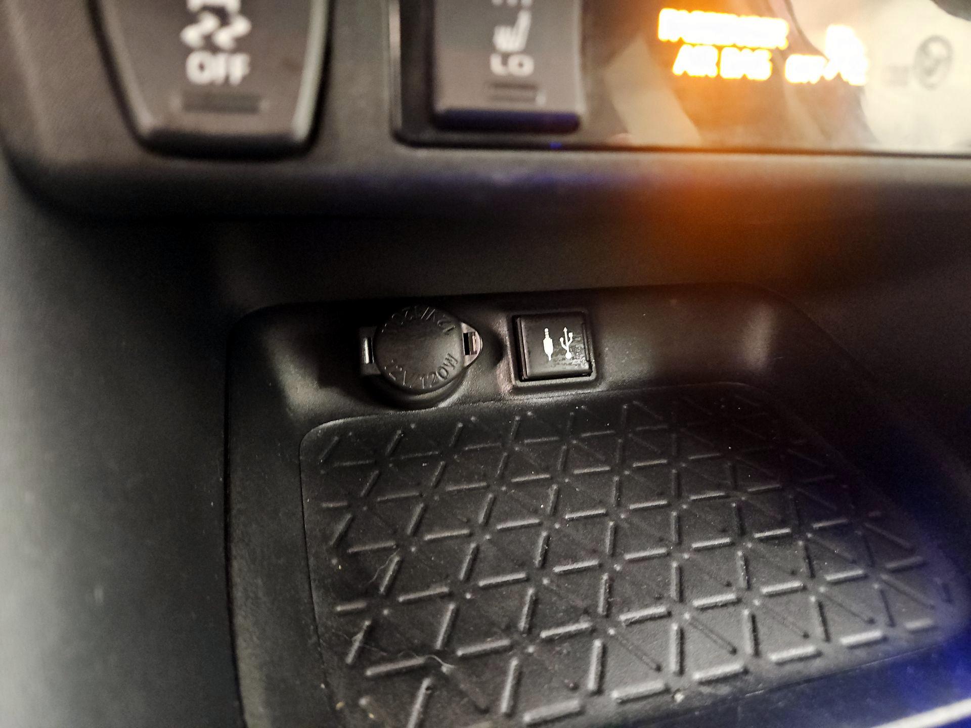 Thumbnail: 2019 Toyota RAV4 - 18