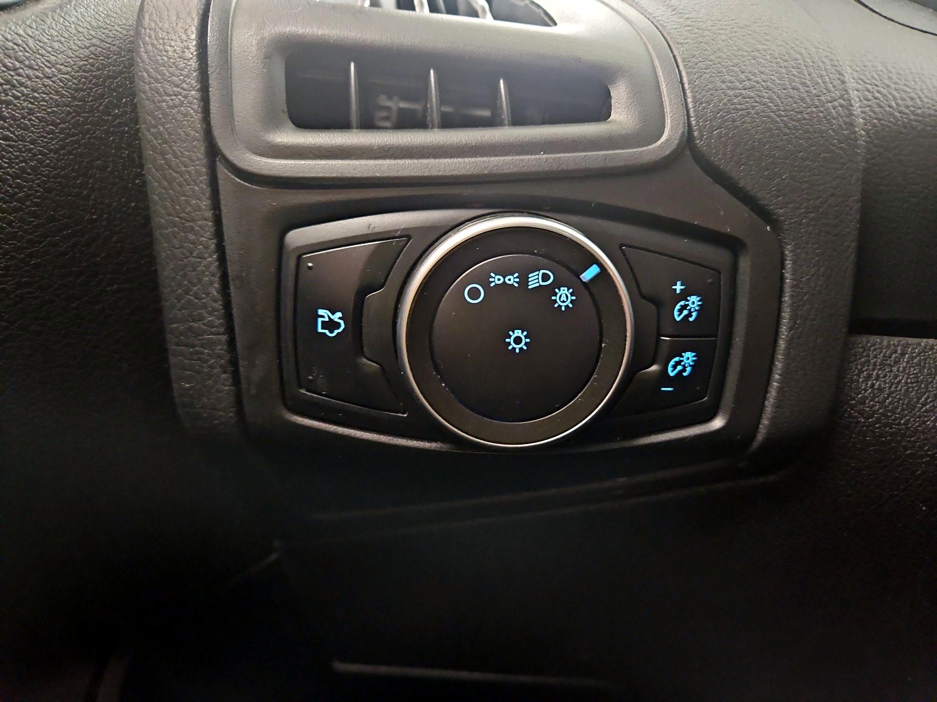 Thumbnail: 2016 Ford Focus - 13