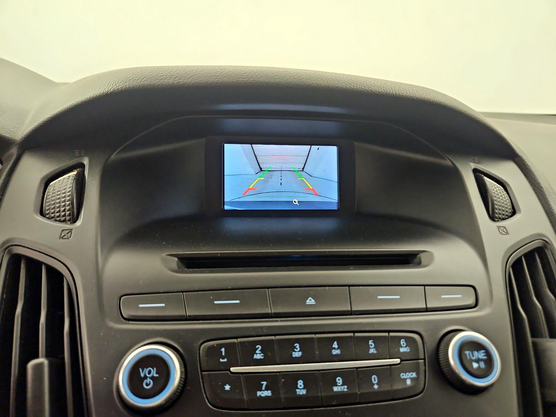 Thumbnail: 2016 Ford Focus - 14