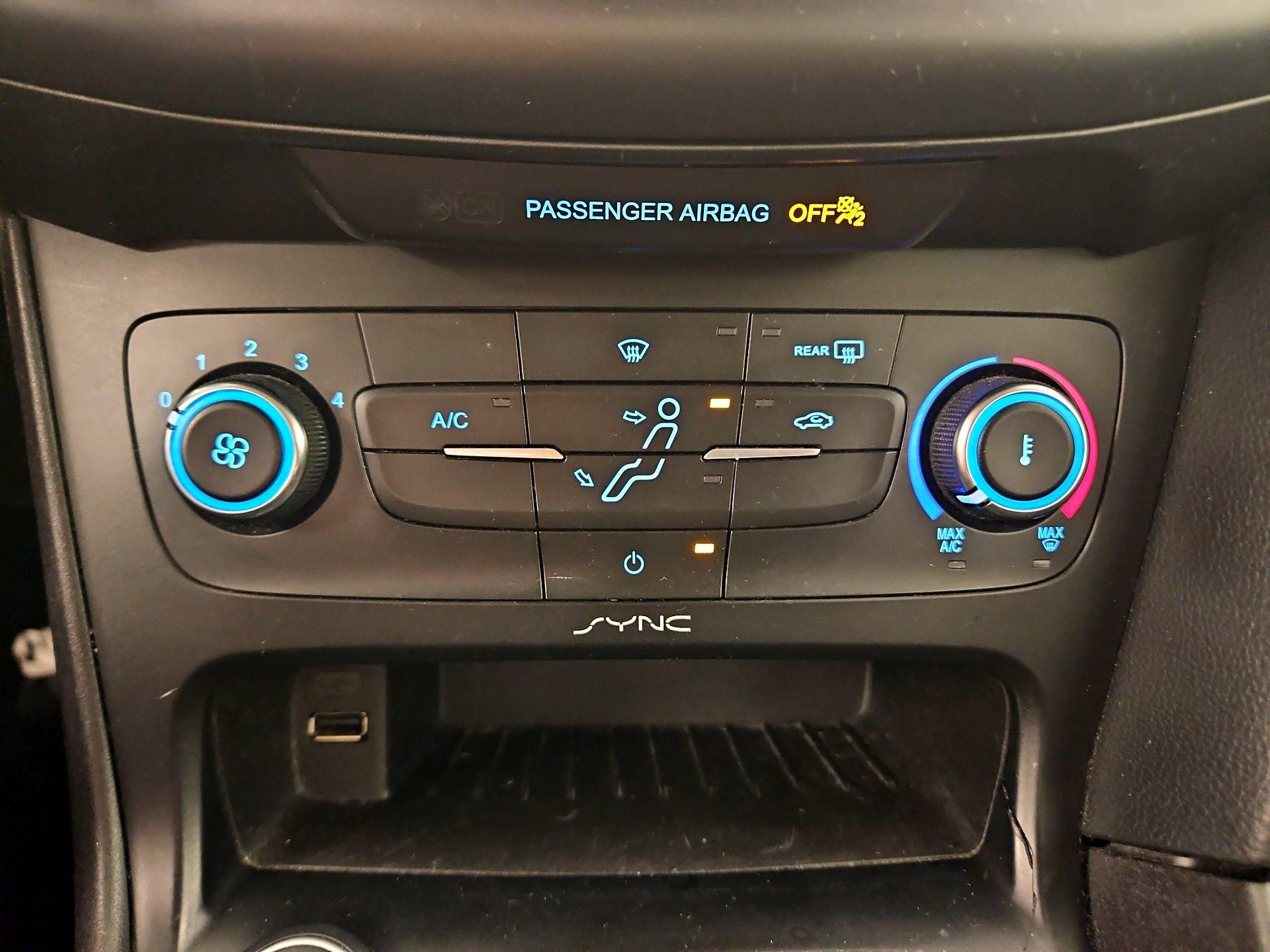 Thumbnail: 2016 Ford Focus - 16