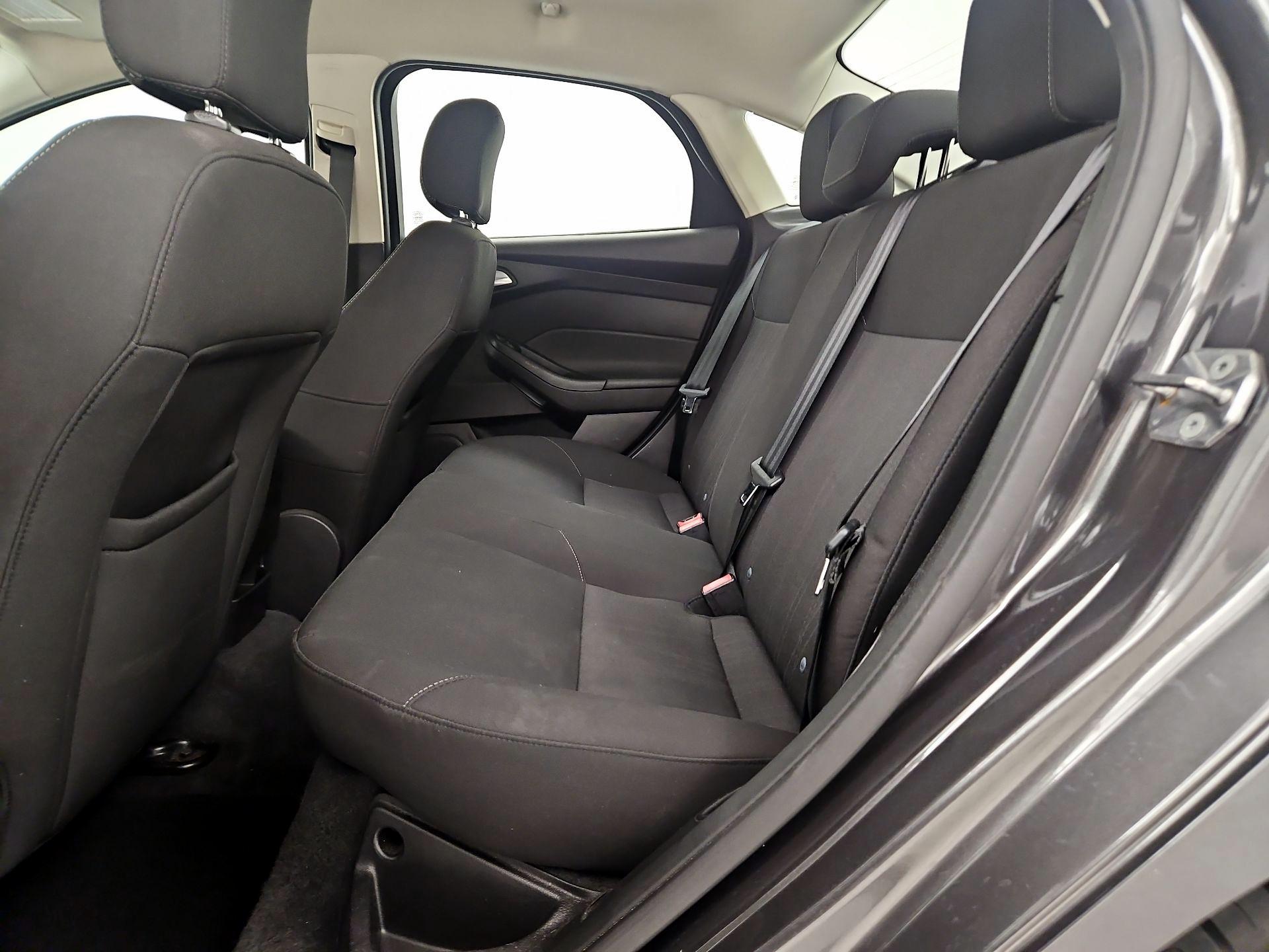 Thumbnail: 2016 Ford Focus - 19