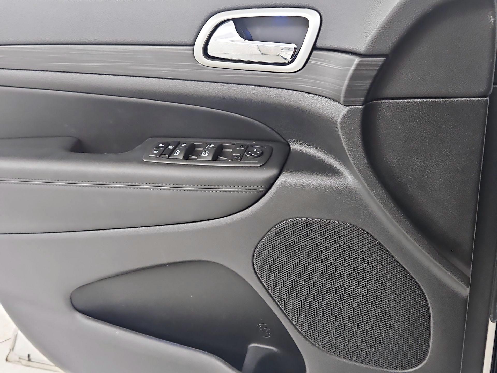 Thumbnail: 2022 Jeep Grand Cherokee - 12