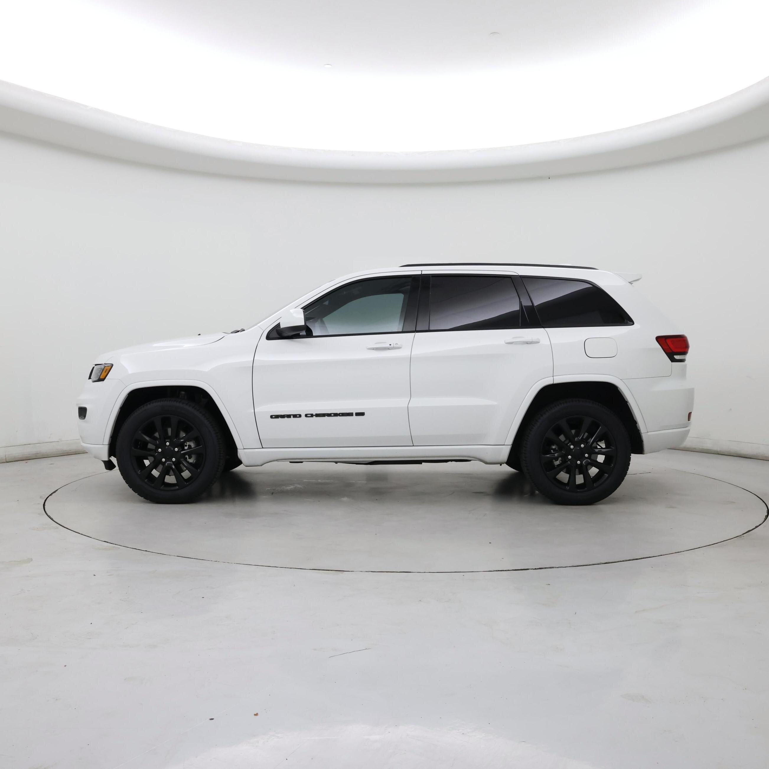 Thumbnail: 2022 Jeep Grand Cherokee - 3