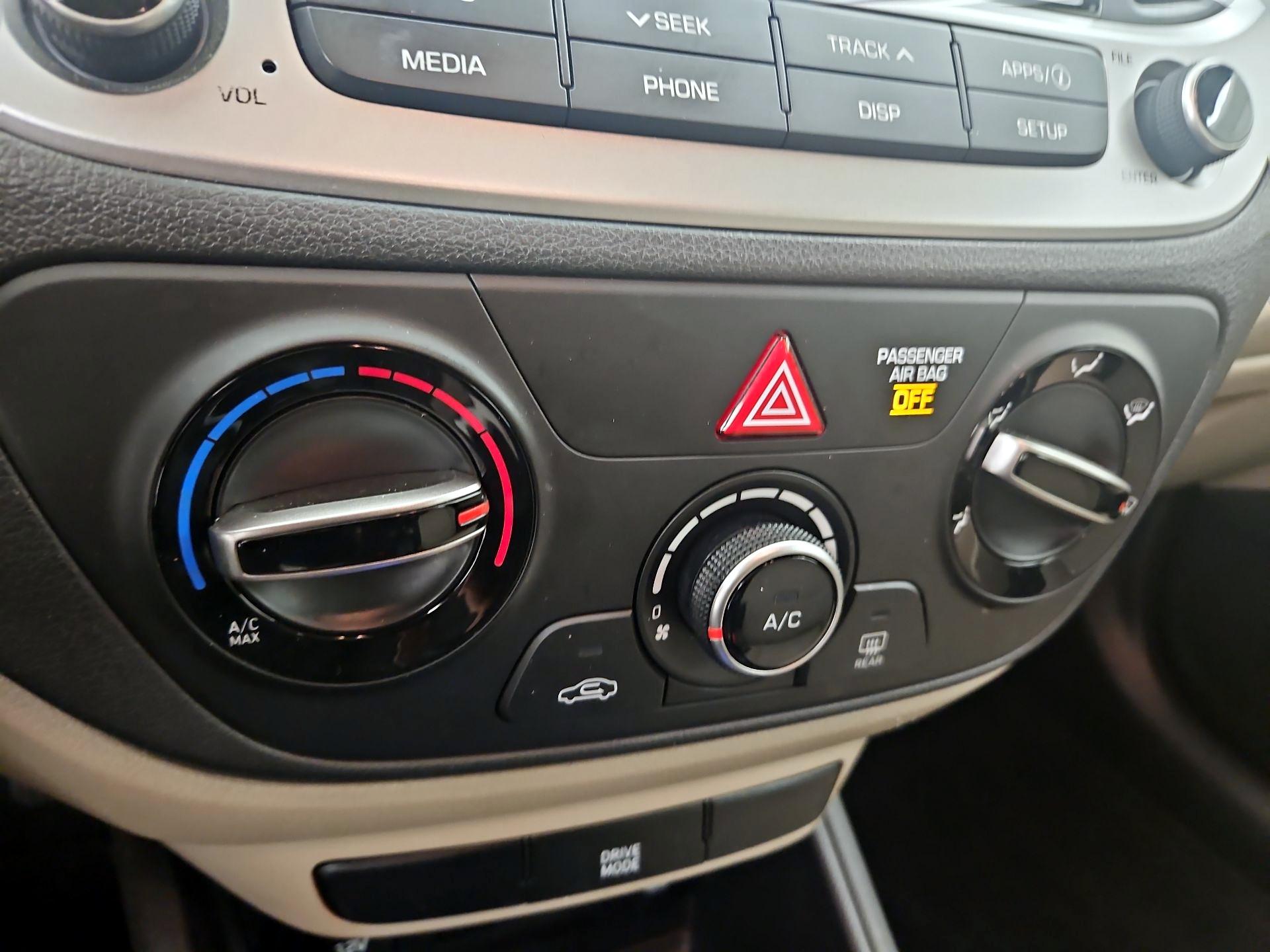 Thumbnail: 2022 Hyundai Accent - 16