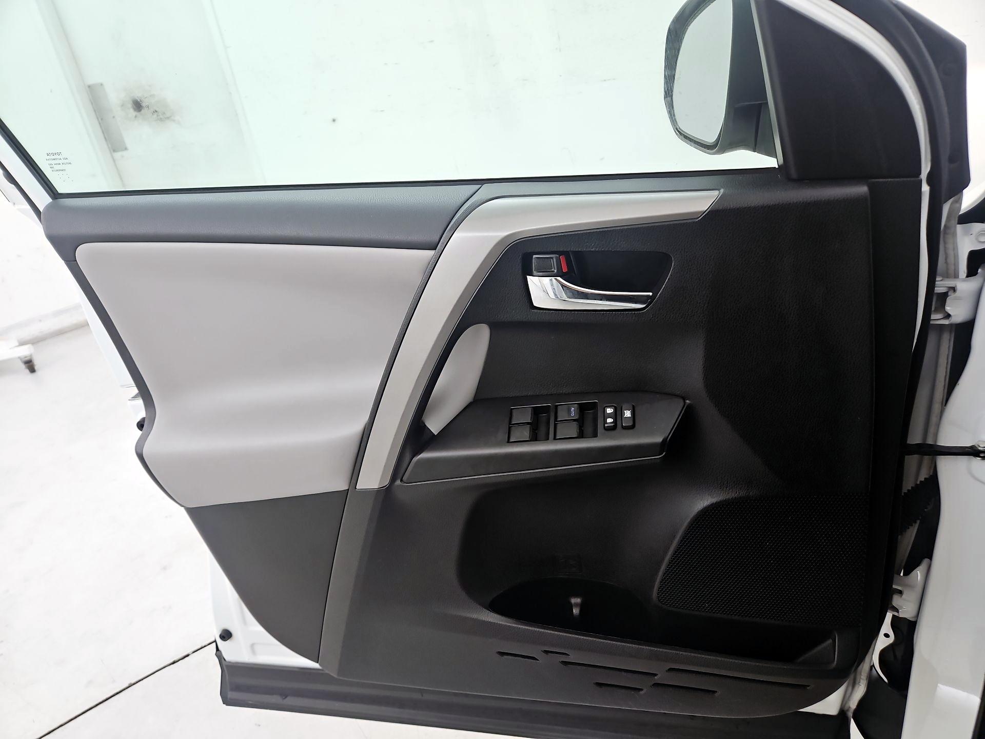 Thumbnail: 2017 Toyota RAV4 - 12