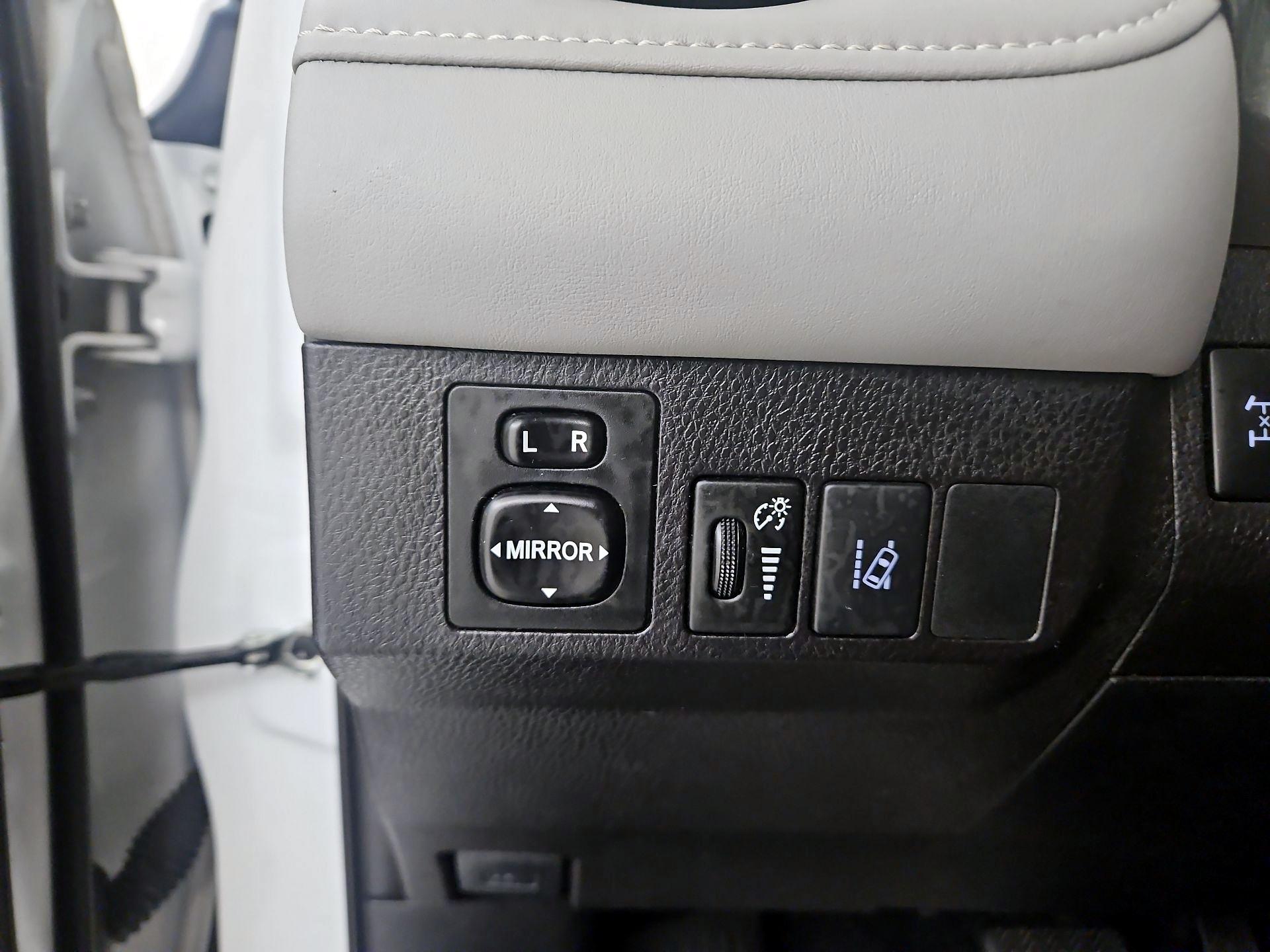 Thumbnail: 2017 Toyota RAV4 - 13