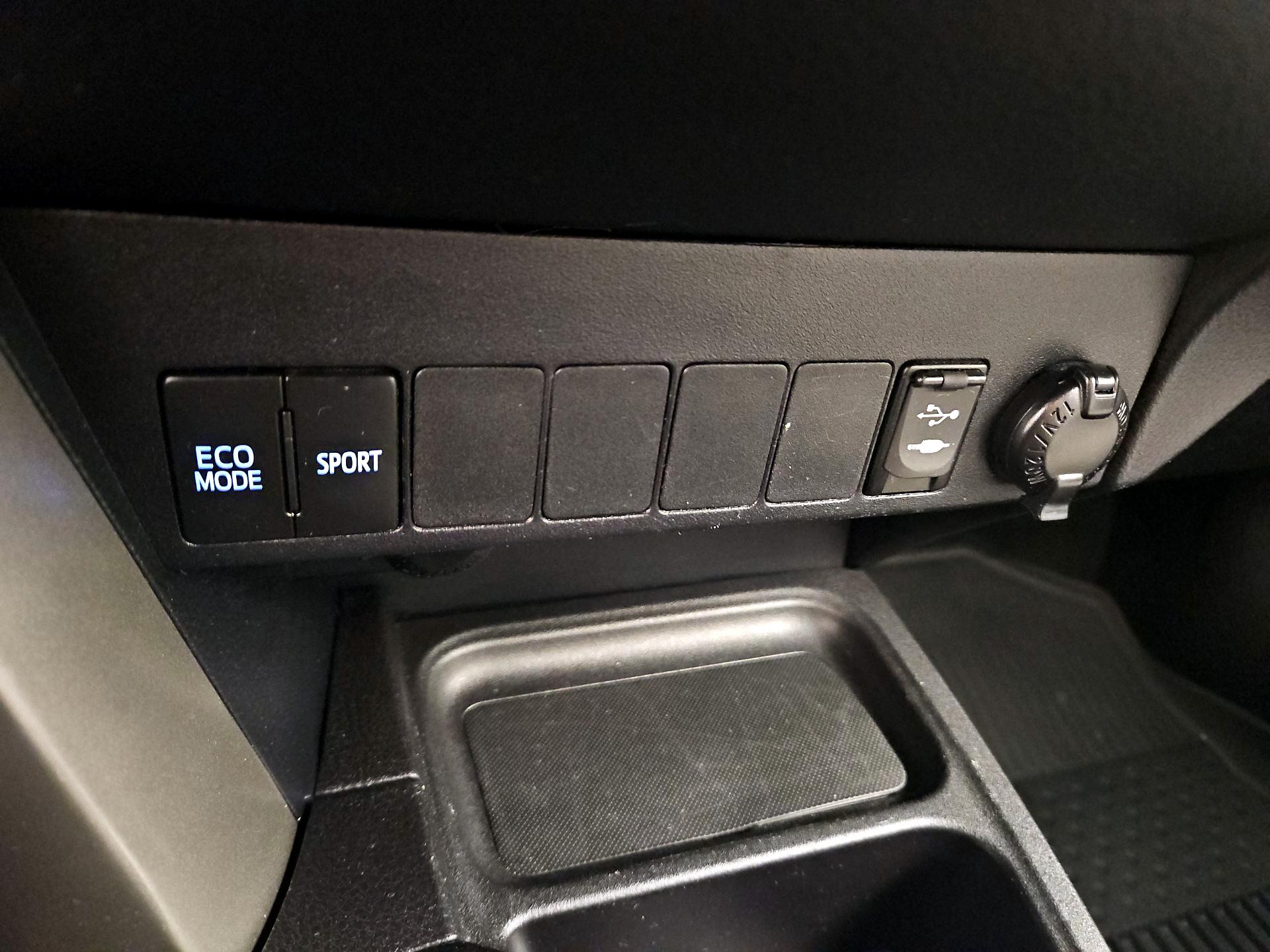 Thumbnail: 2017 Toyota RAV4 - 18