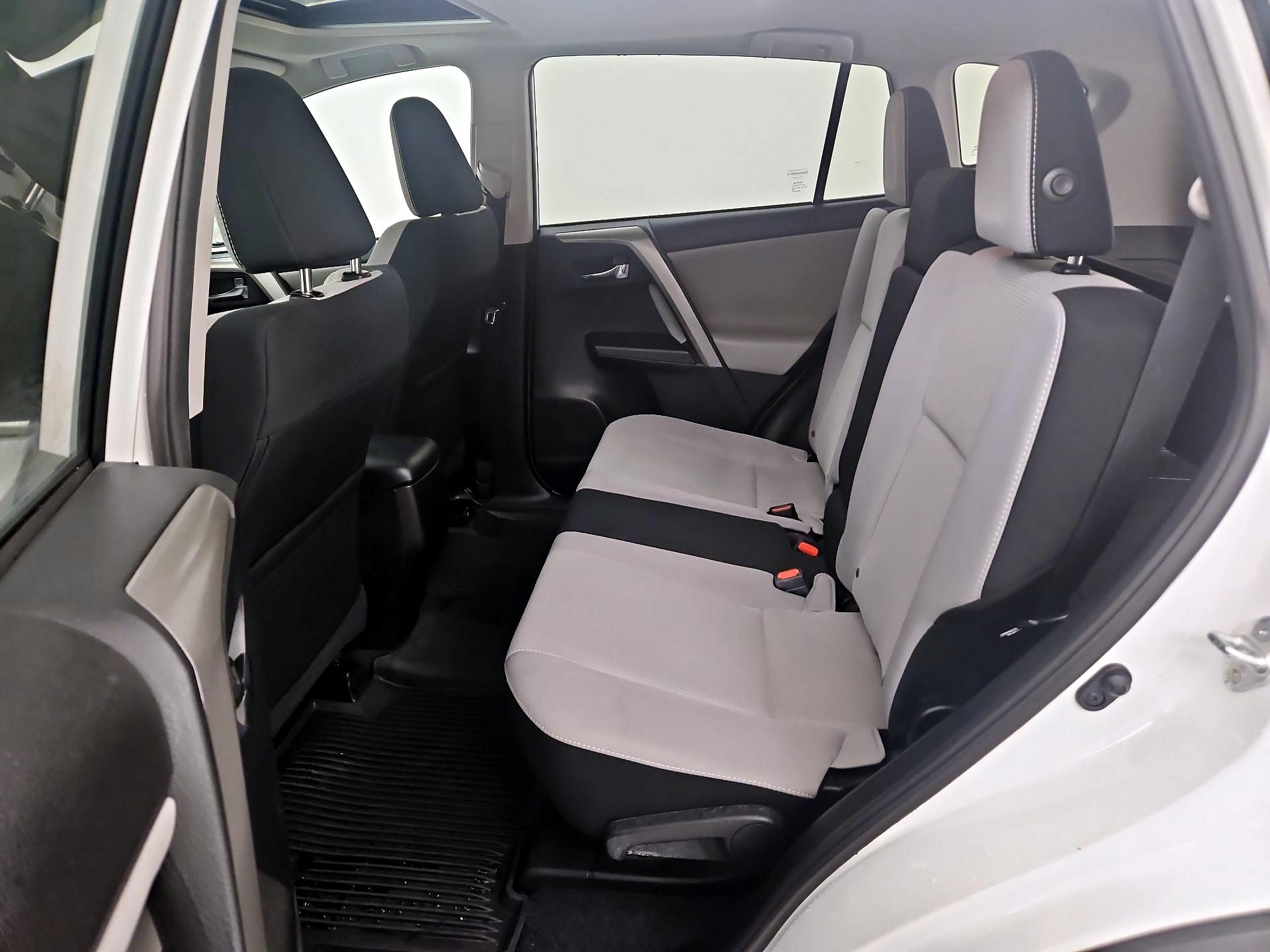 Thumbnail: 2017 Toyota RAV4 - 20