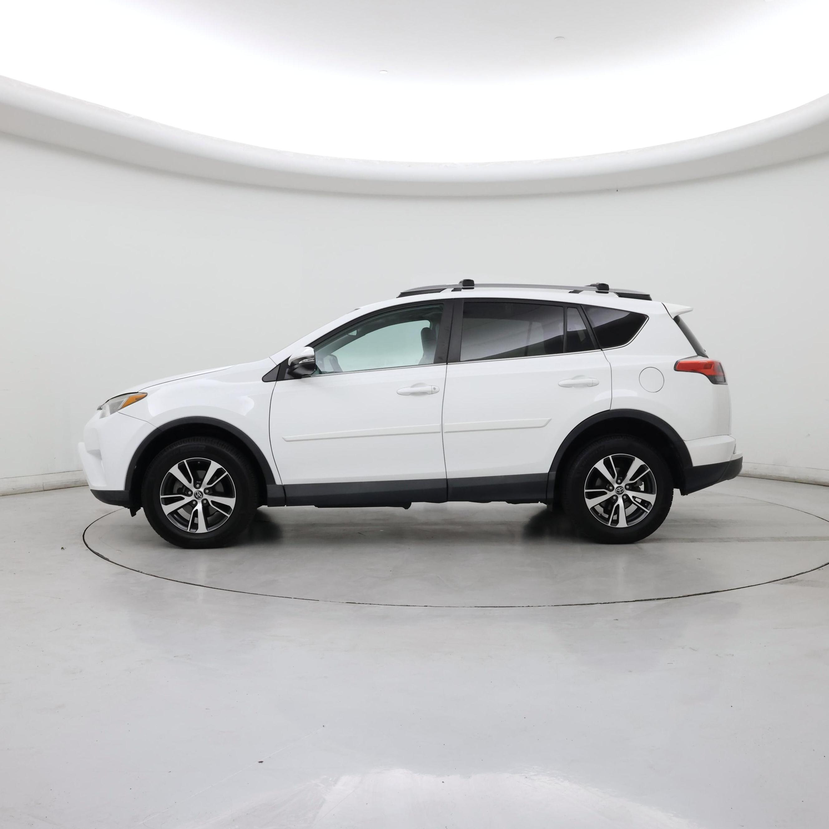 Thumbnail: 2017 Toyota RAV4 - 3