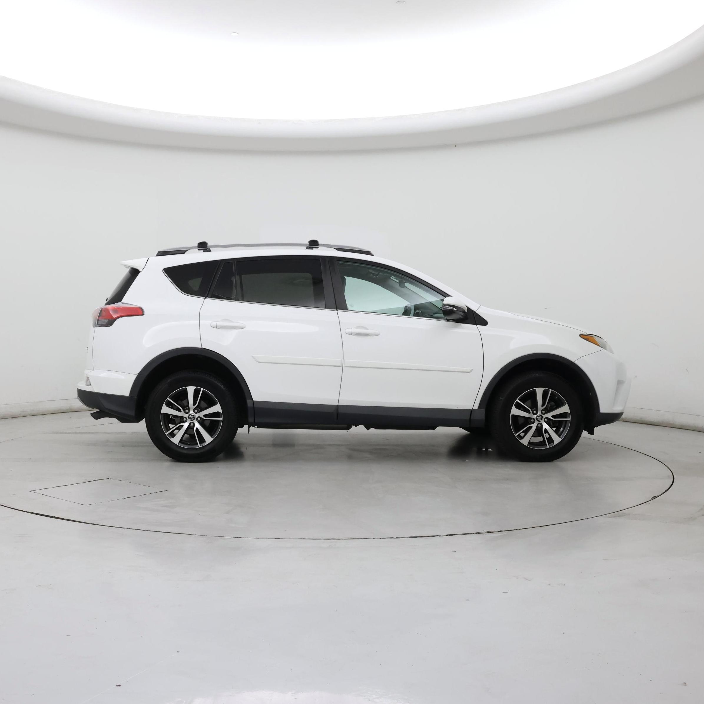 Thumbnail: 2017 Toyota RAV4 - 7