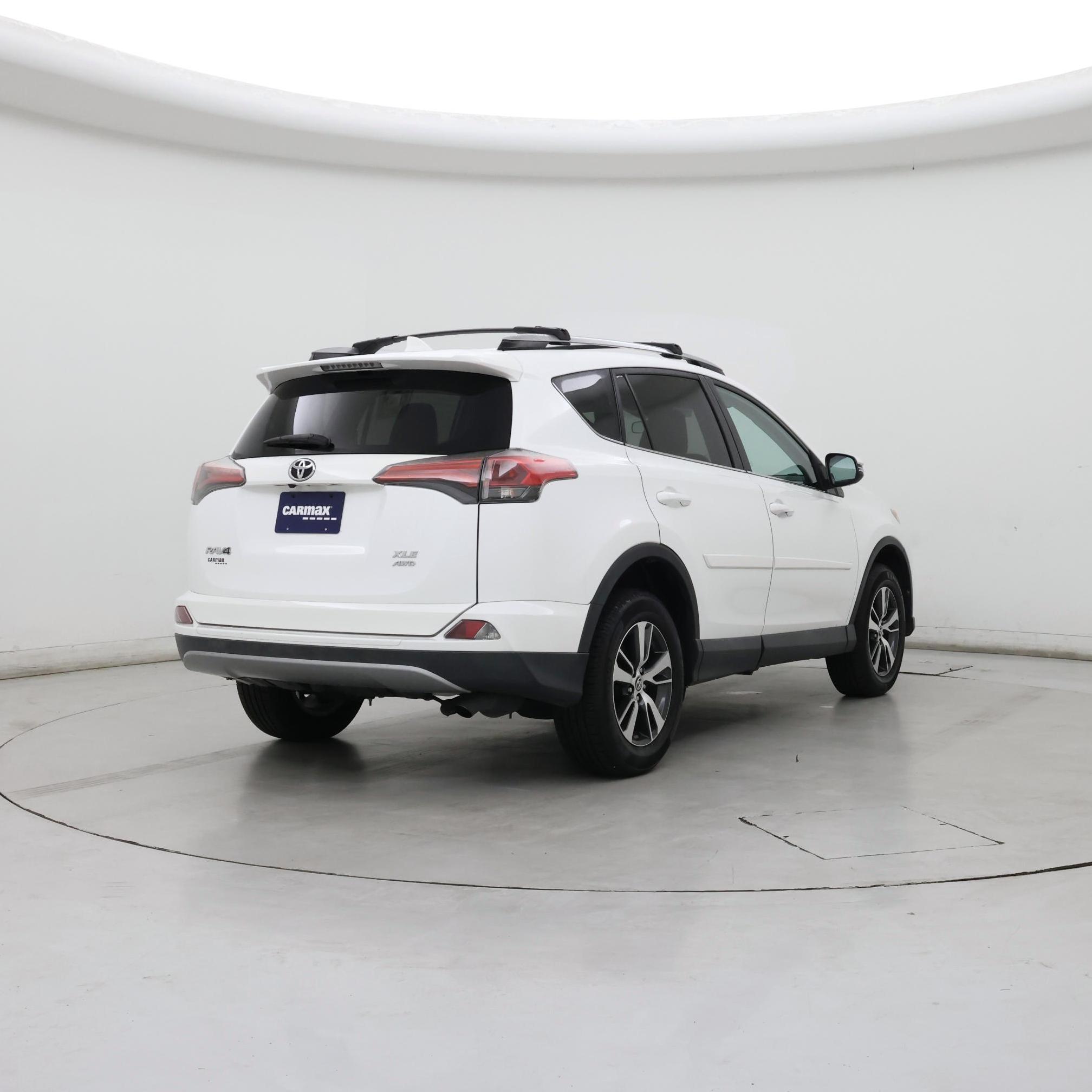 Thumbnail: 2017 Toyota RAV4 - 8