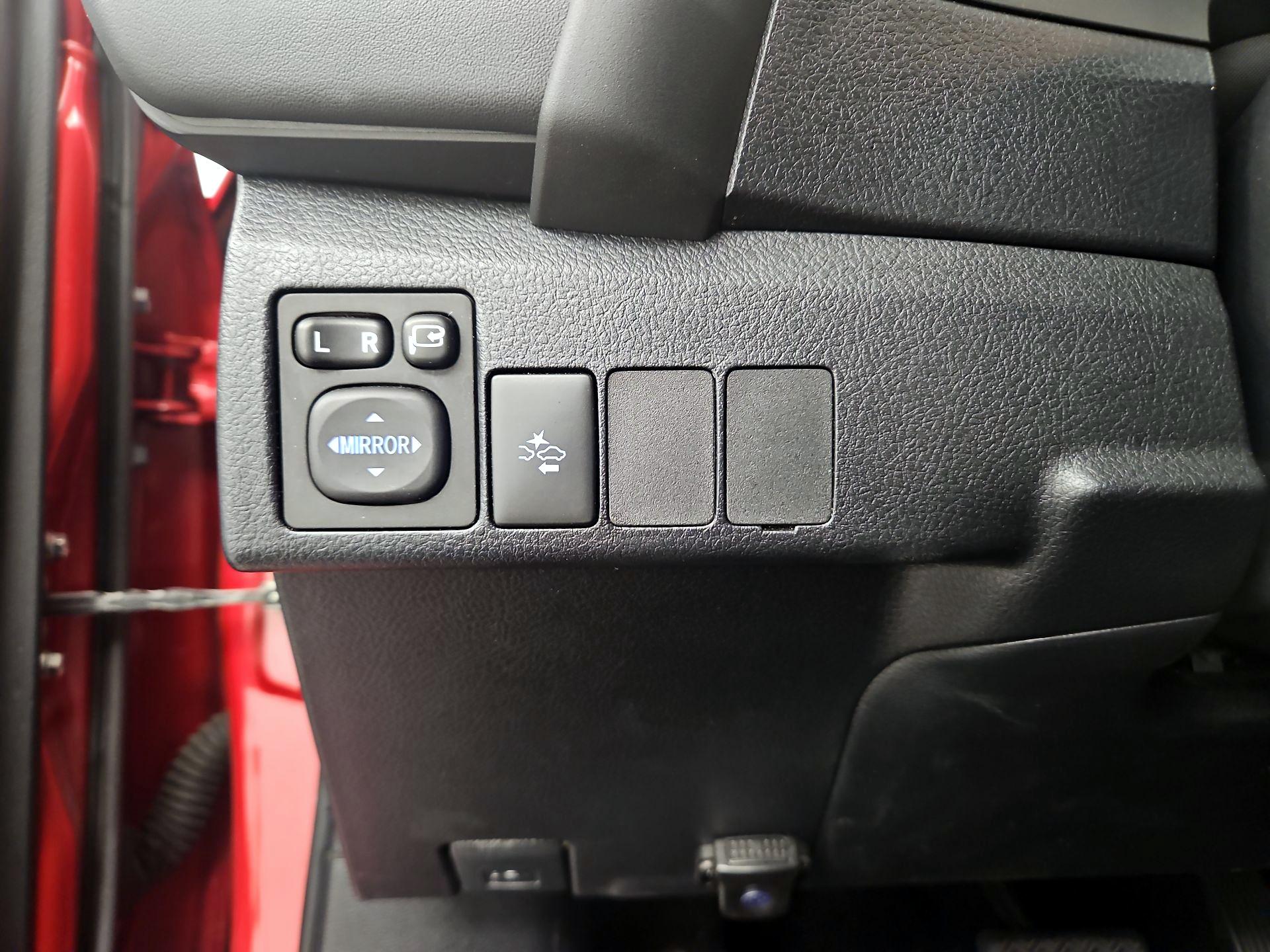 Thumbnail: 2018 Toyota Corolla iM - 13