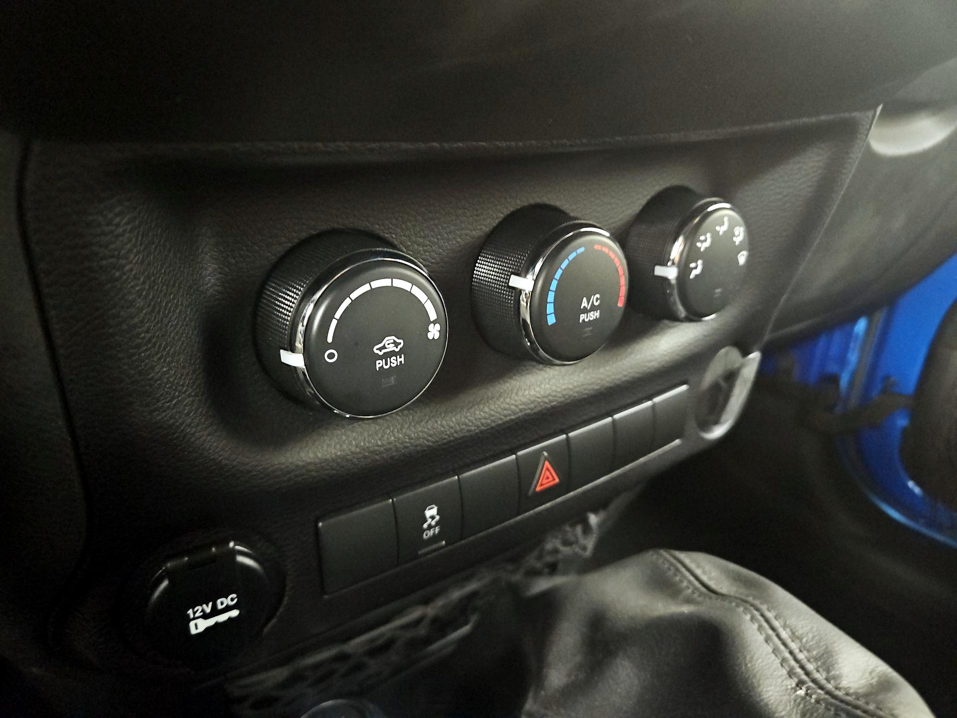 Thumbnail: 2014 Jeep Wrangler - 14