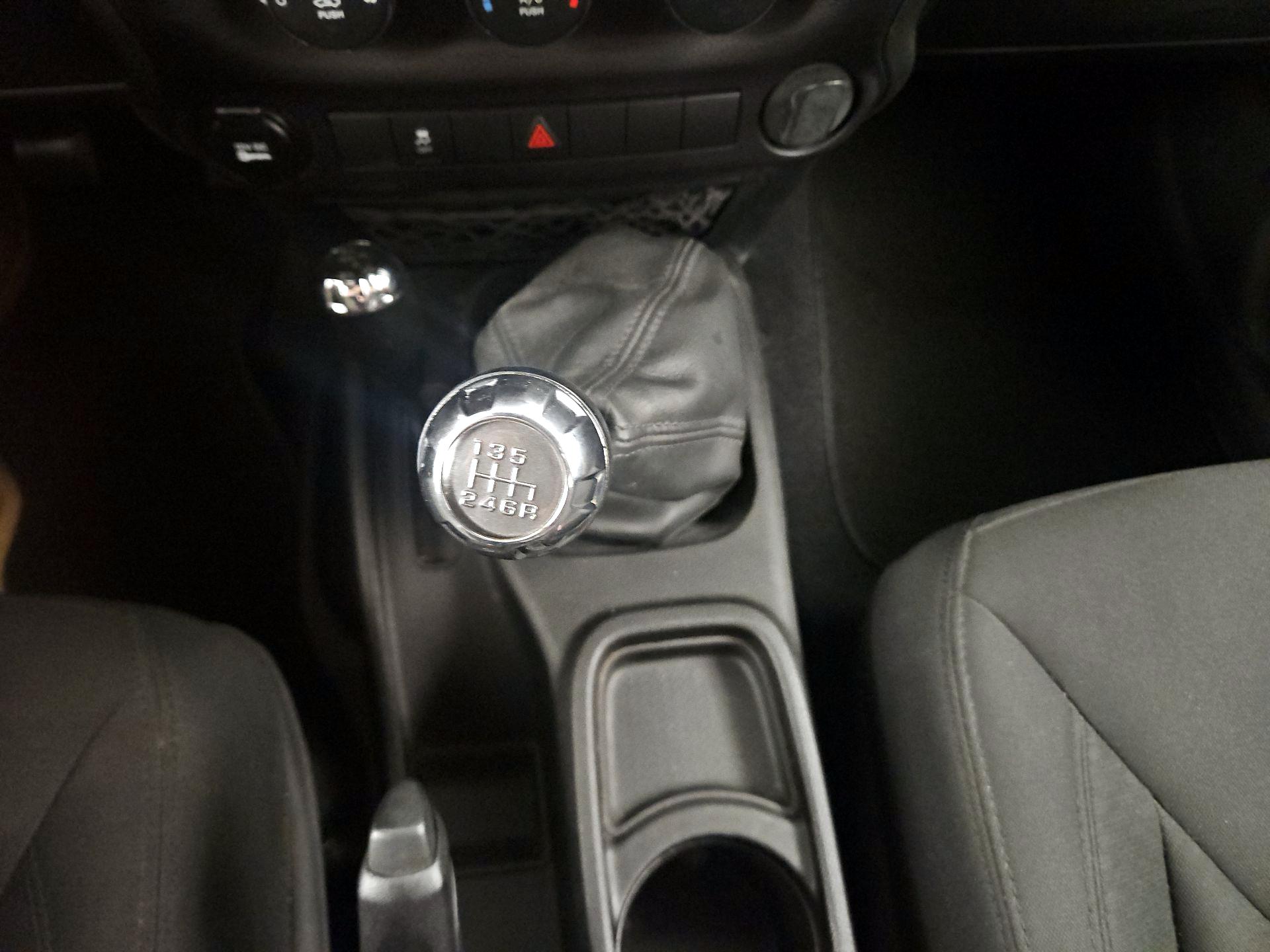 Thumbnail: 2014 Jeep Wrangler - 15