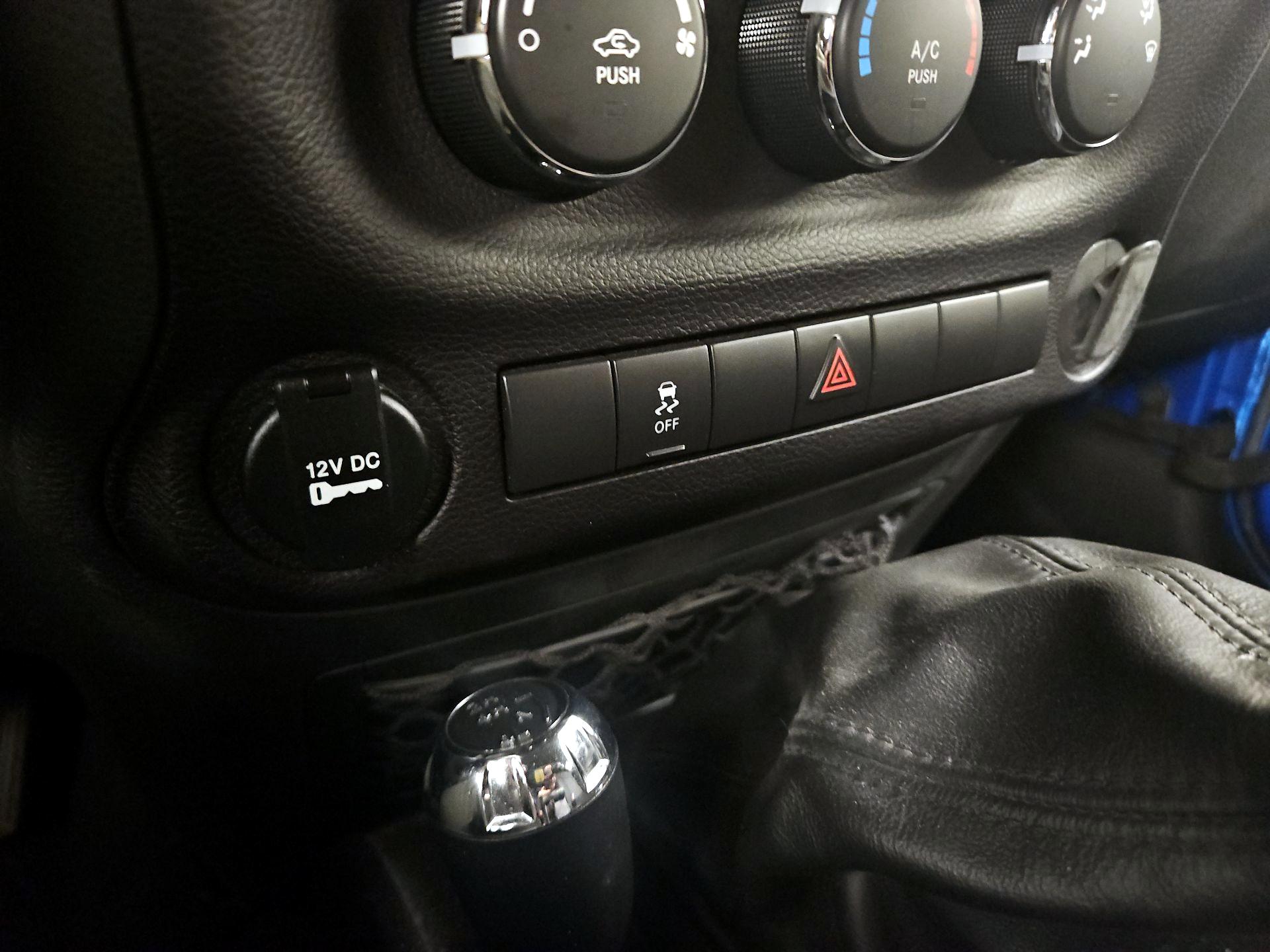Thumbnail: 2014 Jeep Wrangler - 16
