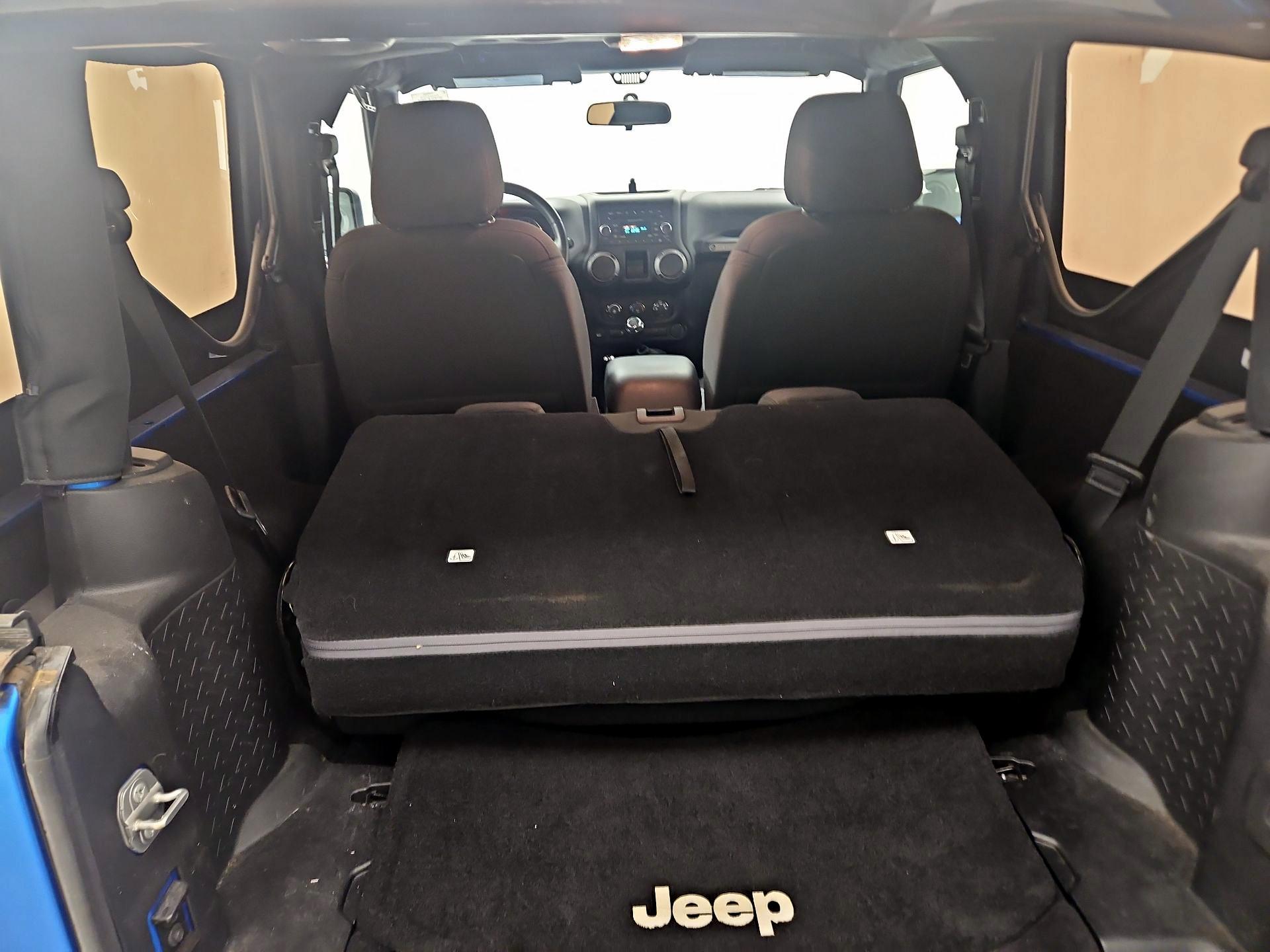 Thumbnail: 2014 Jeep Wrangler - 18