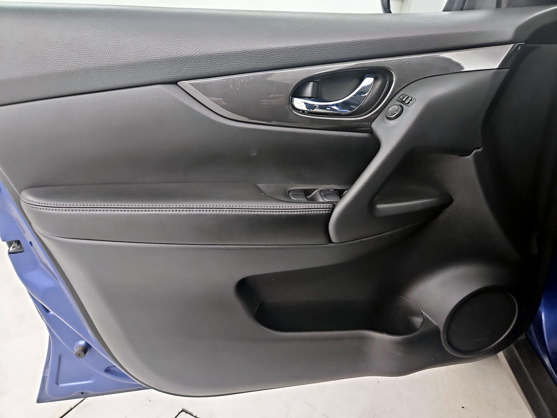 Thumbnail: 2018 Nissan Rogue - 12