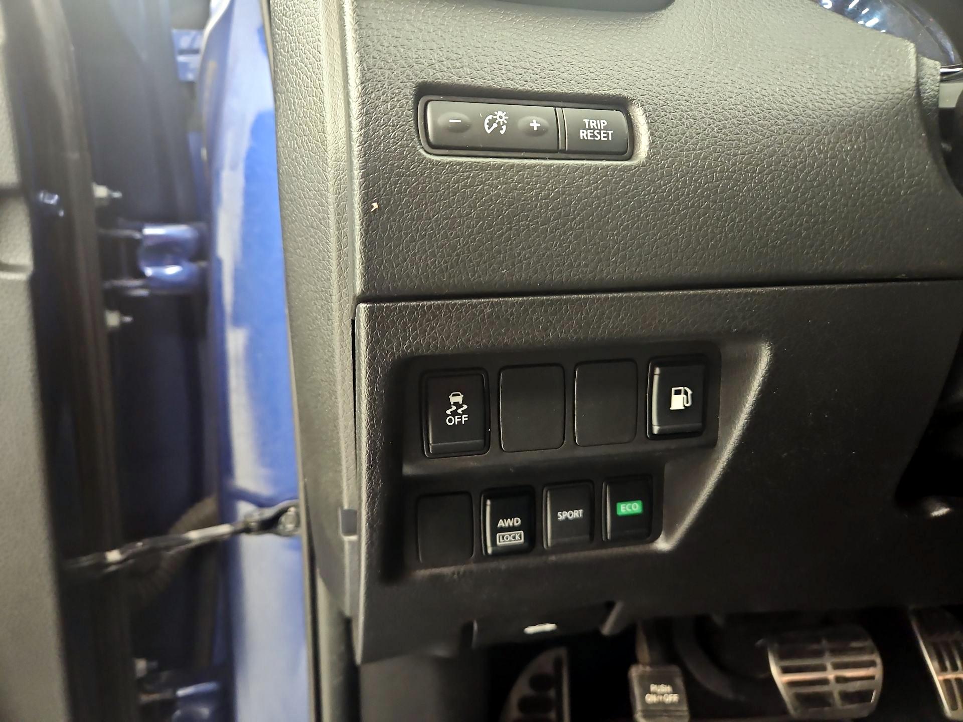 Thumbnail: 2018 Nissan Rogue - 13