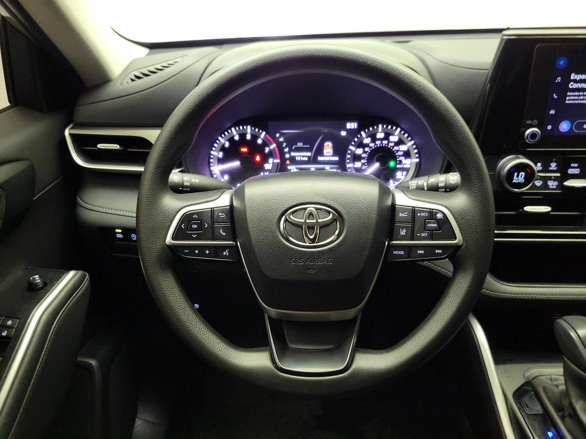 Thumbnail: 2023 Toyota Highlander - 10