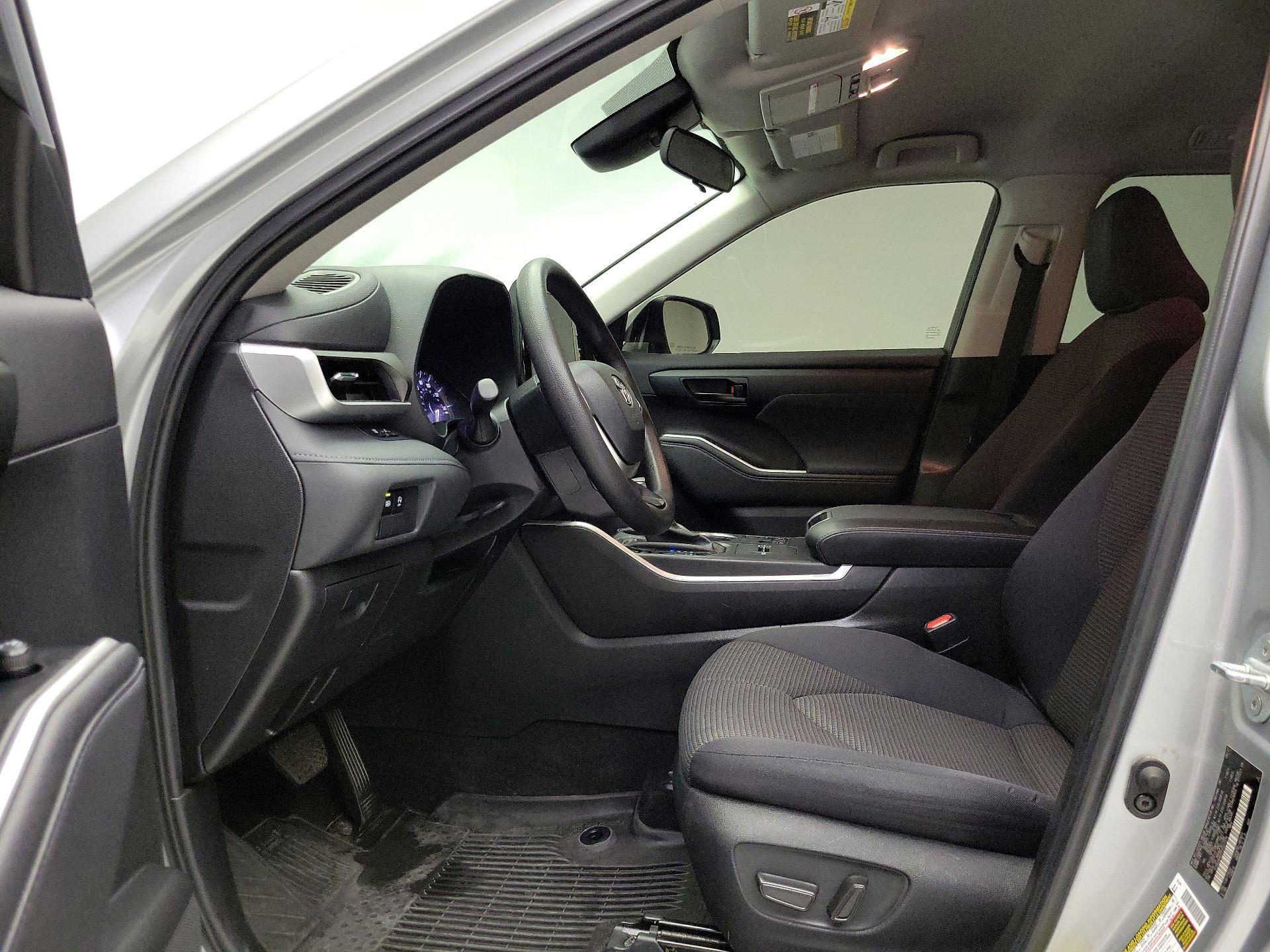 Thumbnail: 2023 Toyota Highlander - 11