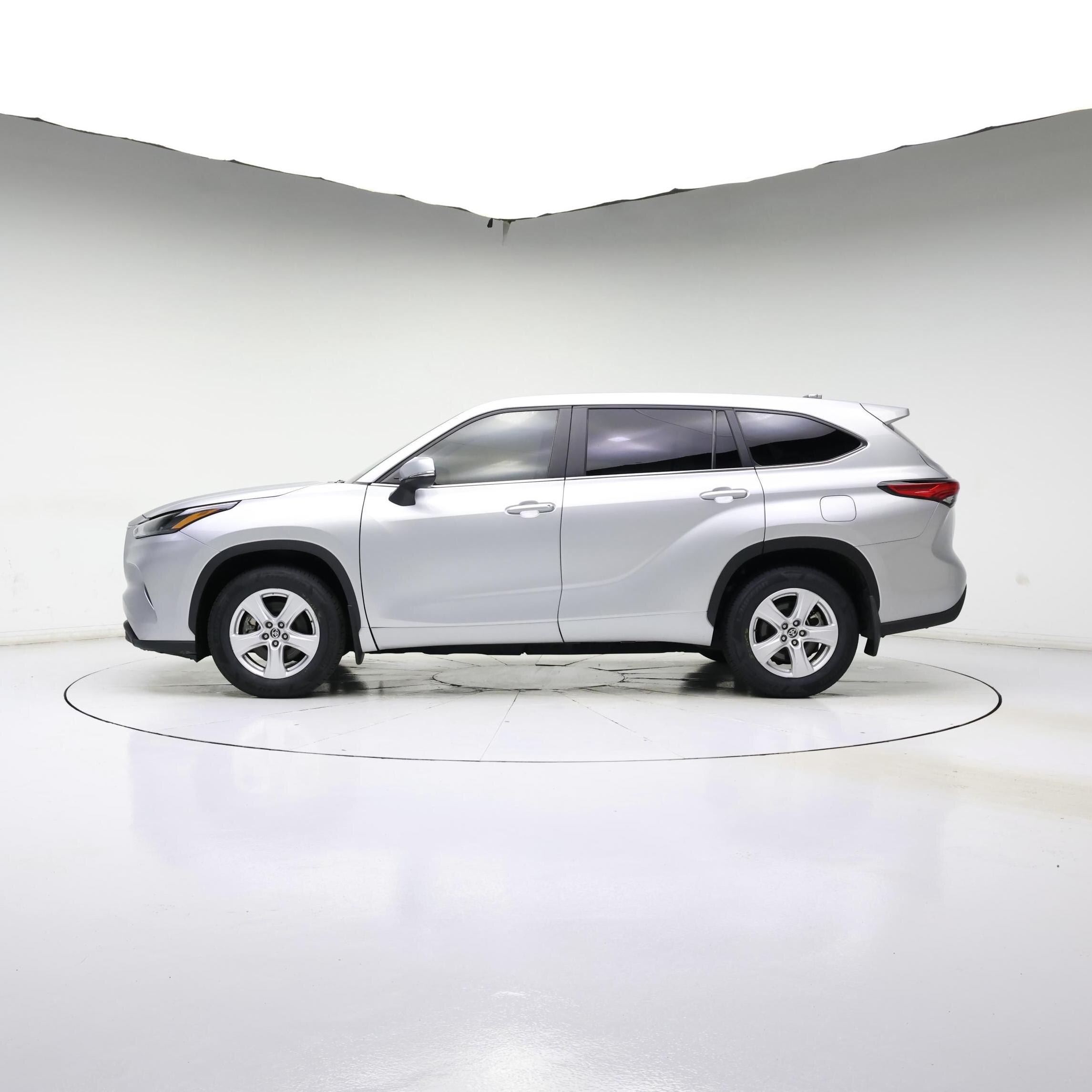 Thumbnail: 2023 Toyota Highlander - 3