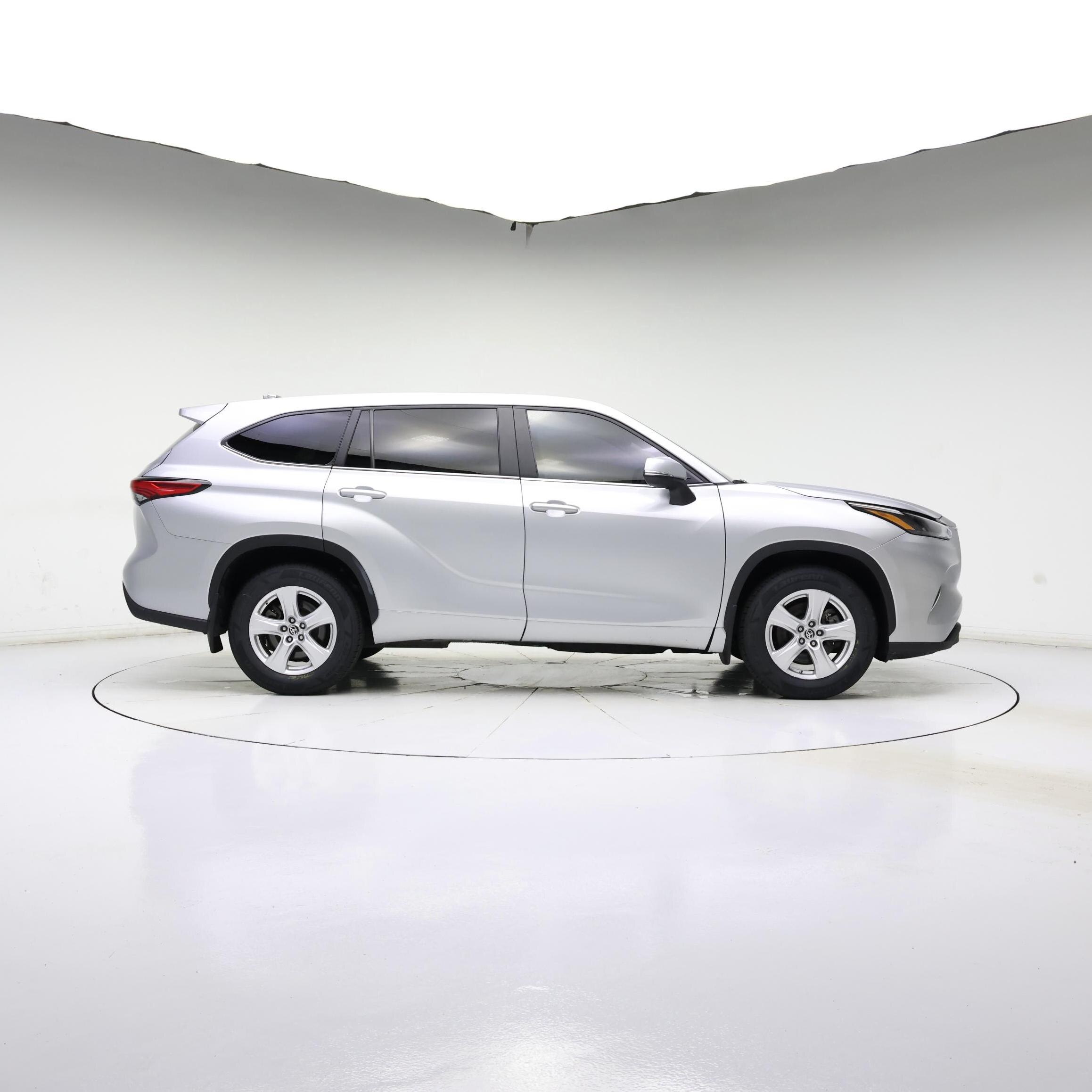 Thumbnail: 2023 Toyota Highlander - 7