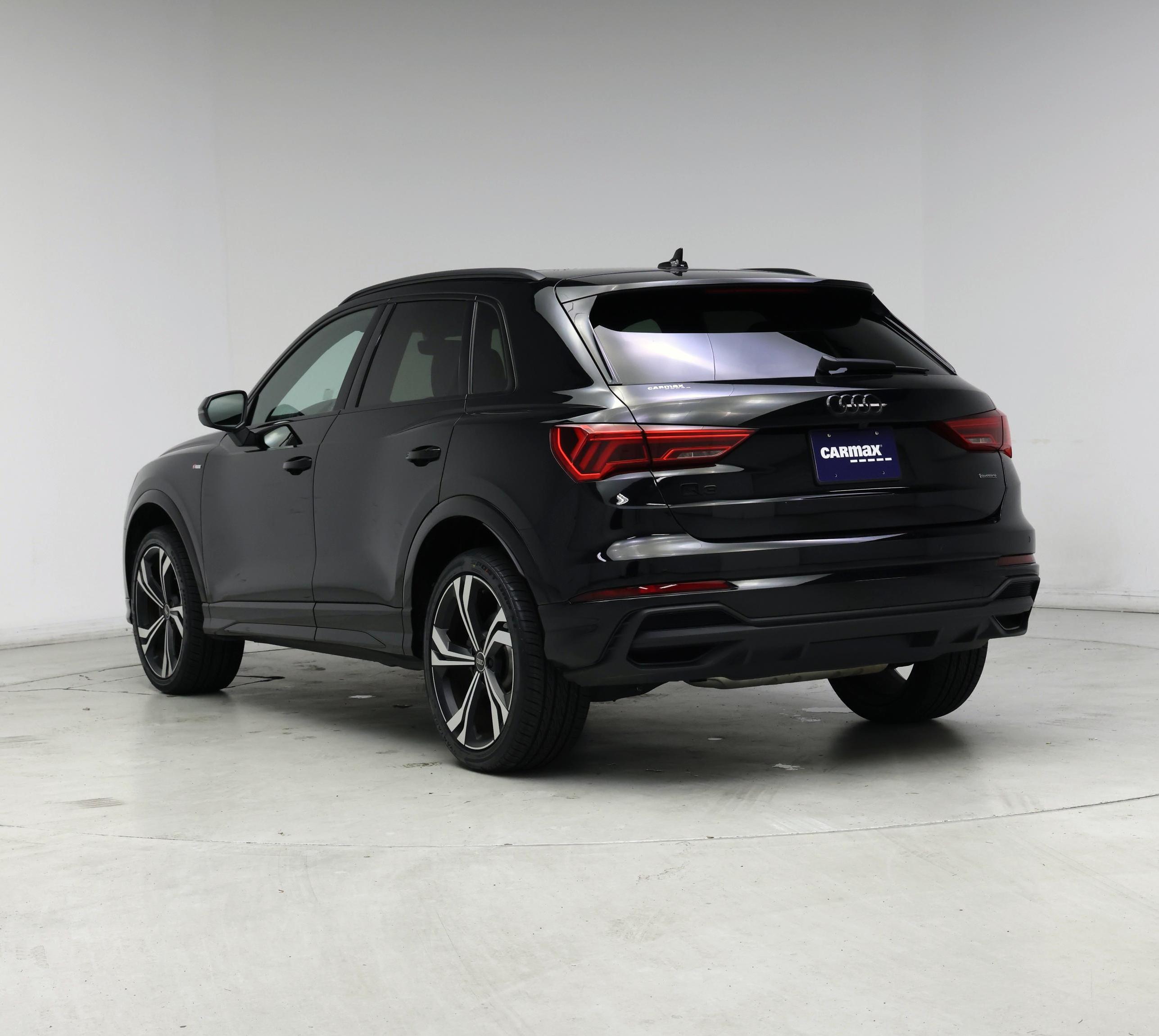 Thumbnail: 2023 Audi Q3 - 2