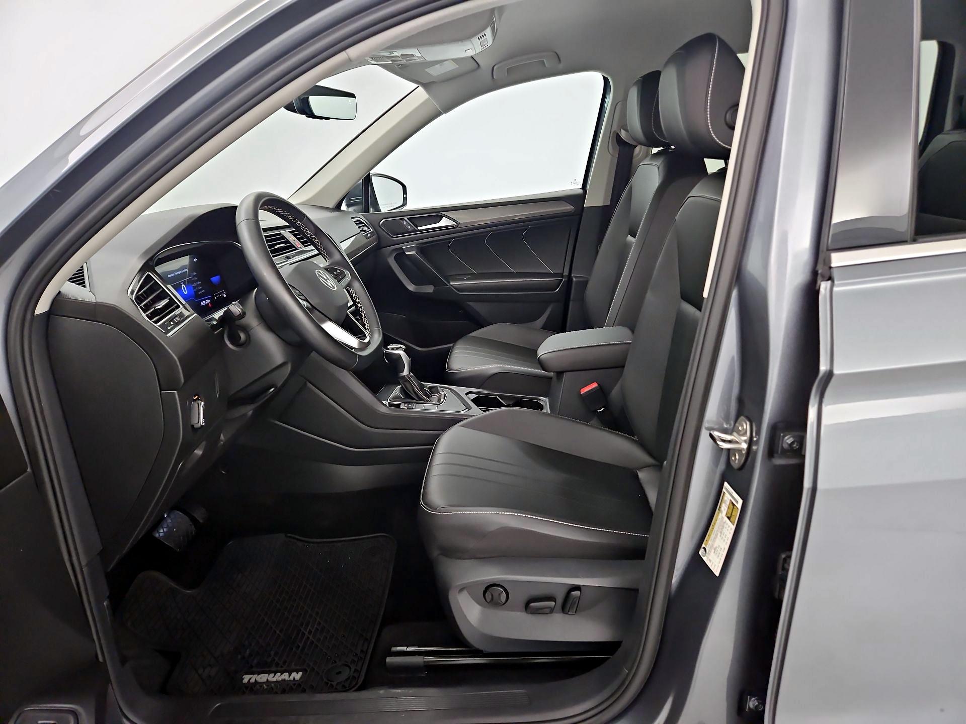 Thumbnail: 2023 Volkswagen Tiguan - 11