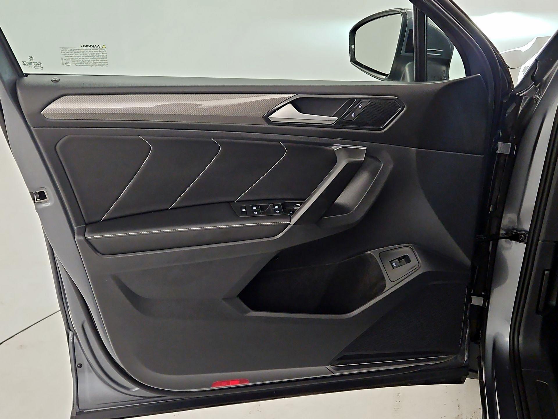 Thumbnail: 2023 Volkswagen Tiguan - 12