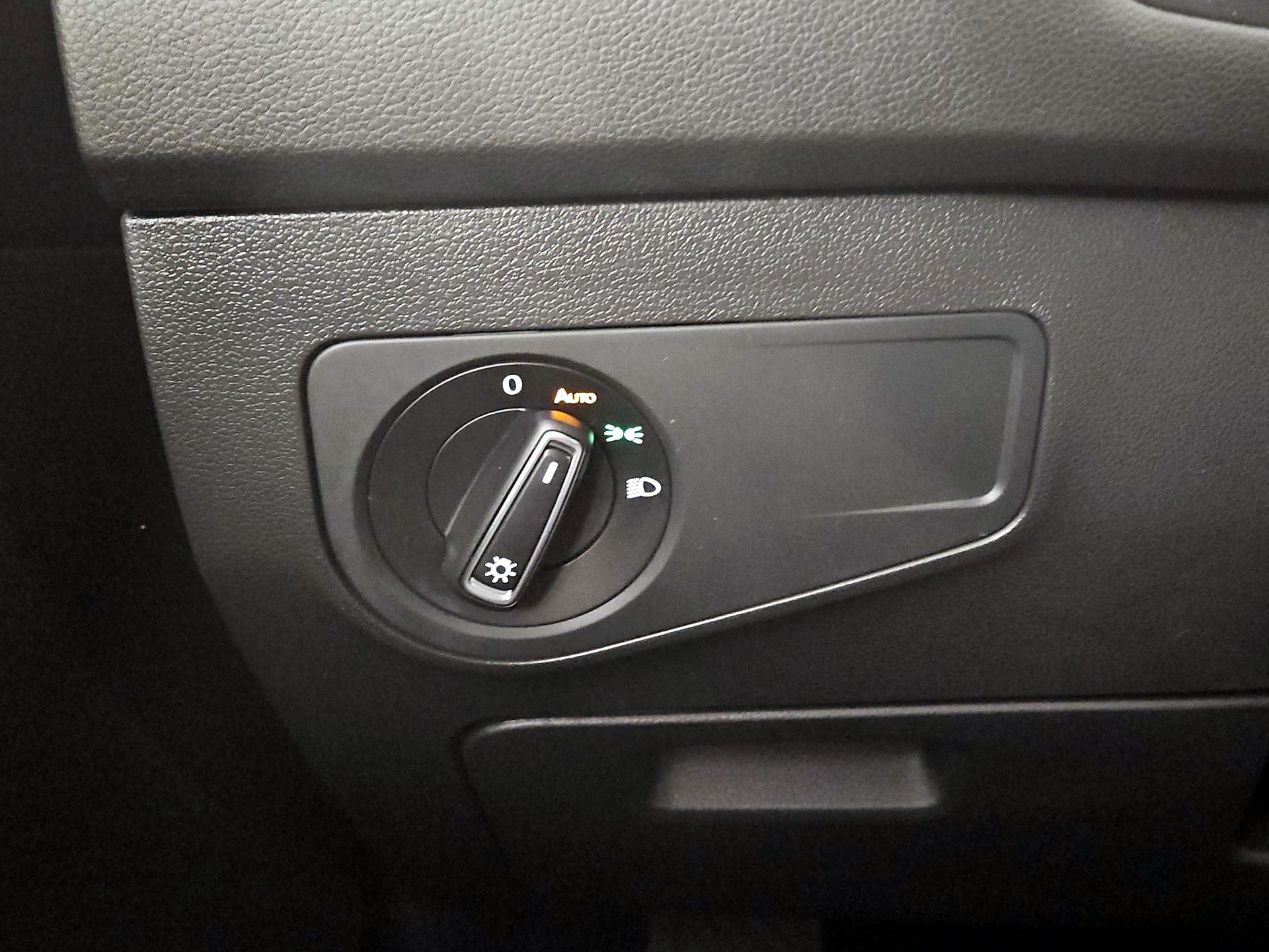 Thumbnail: 2023 Volkswagen Tiguan - 13