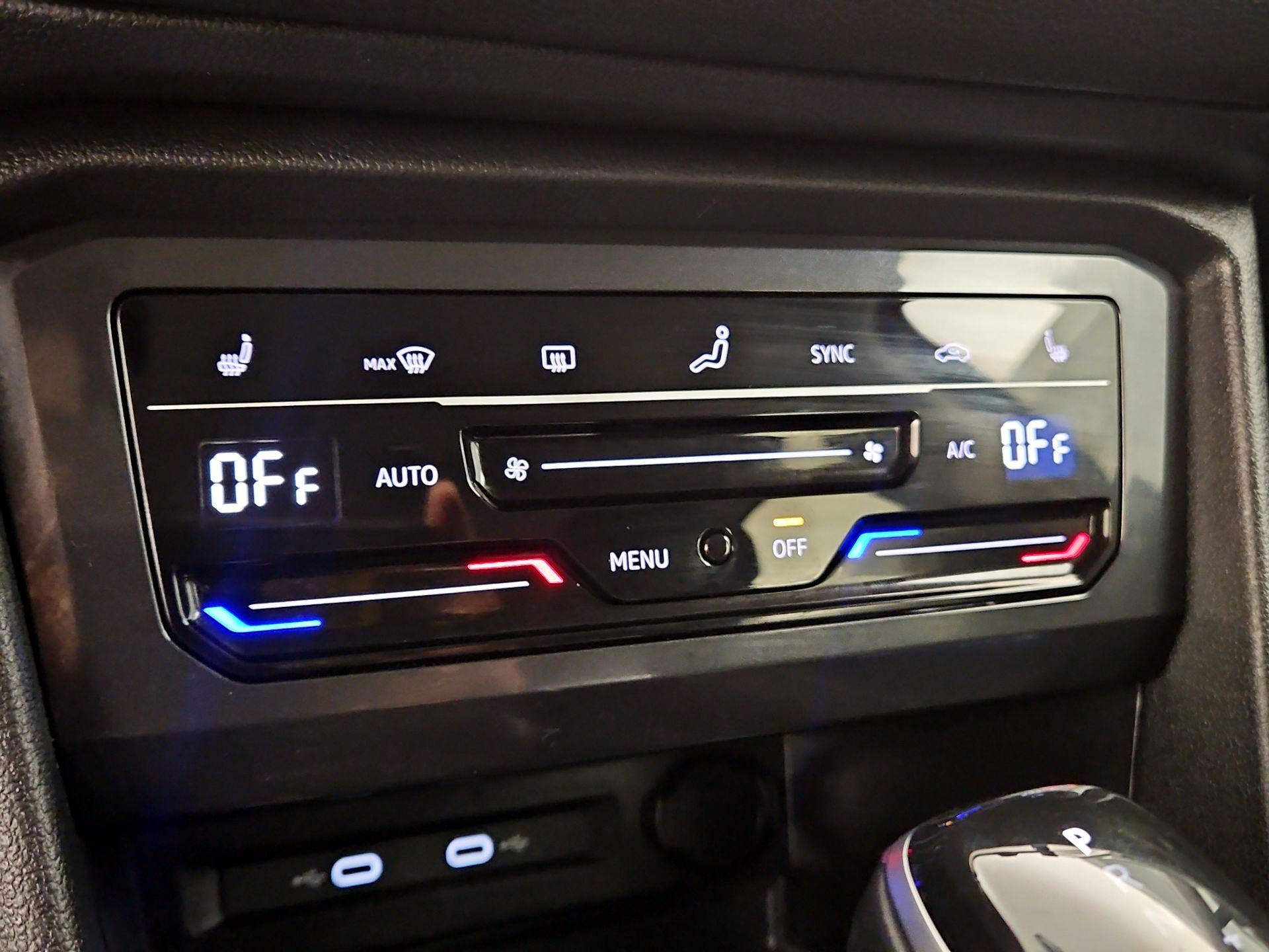 Thumbnail: 2023 Volkswagen Tiguan - 16