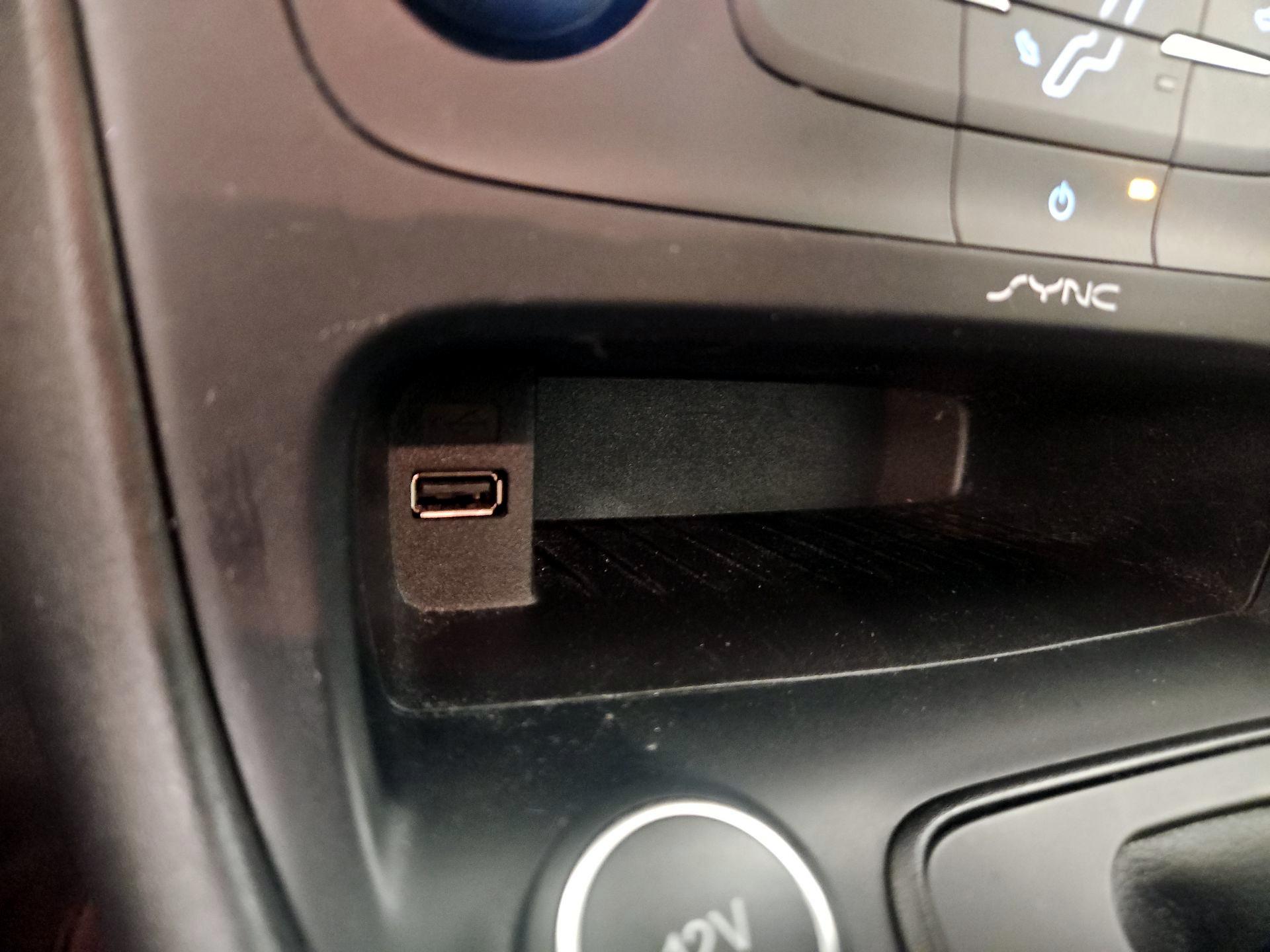 Thumbnail: 2017 Ford Focus - 18