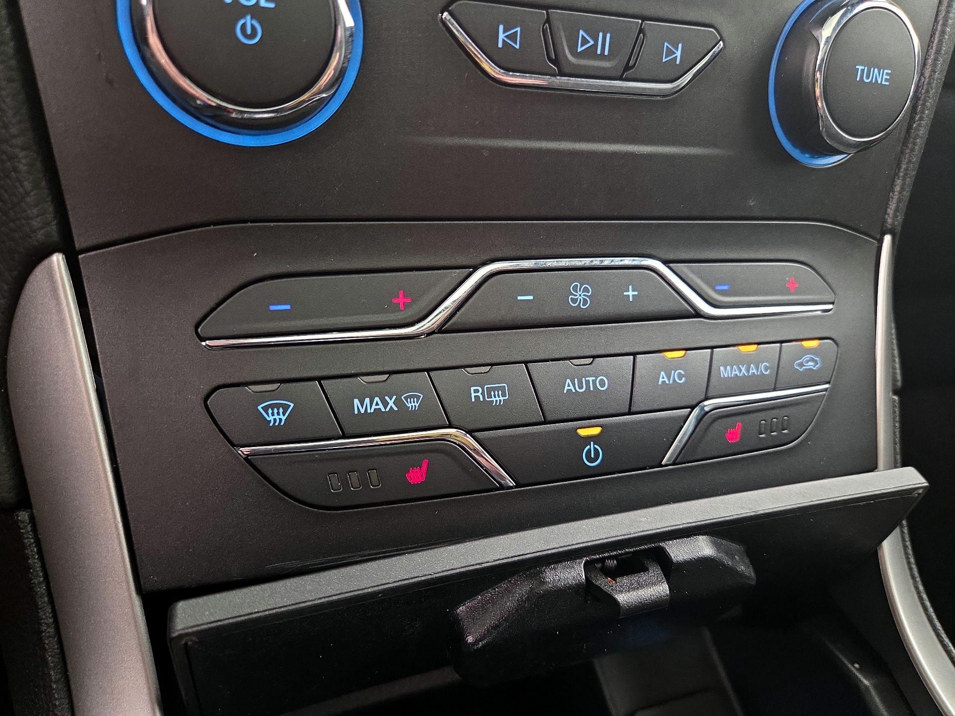 Thumbnail: 2020 Ford Edge - 17