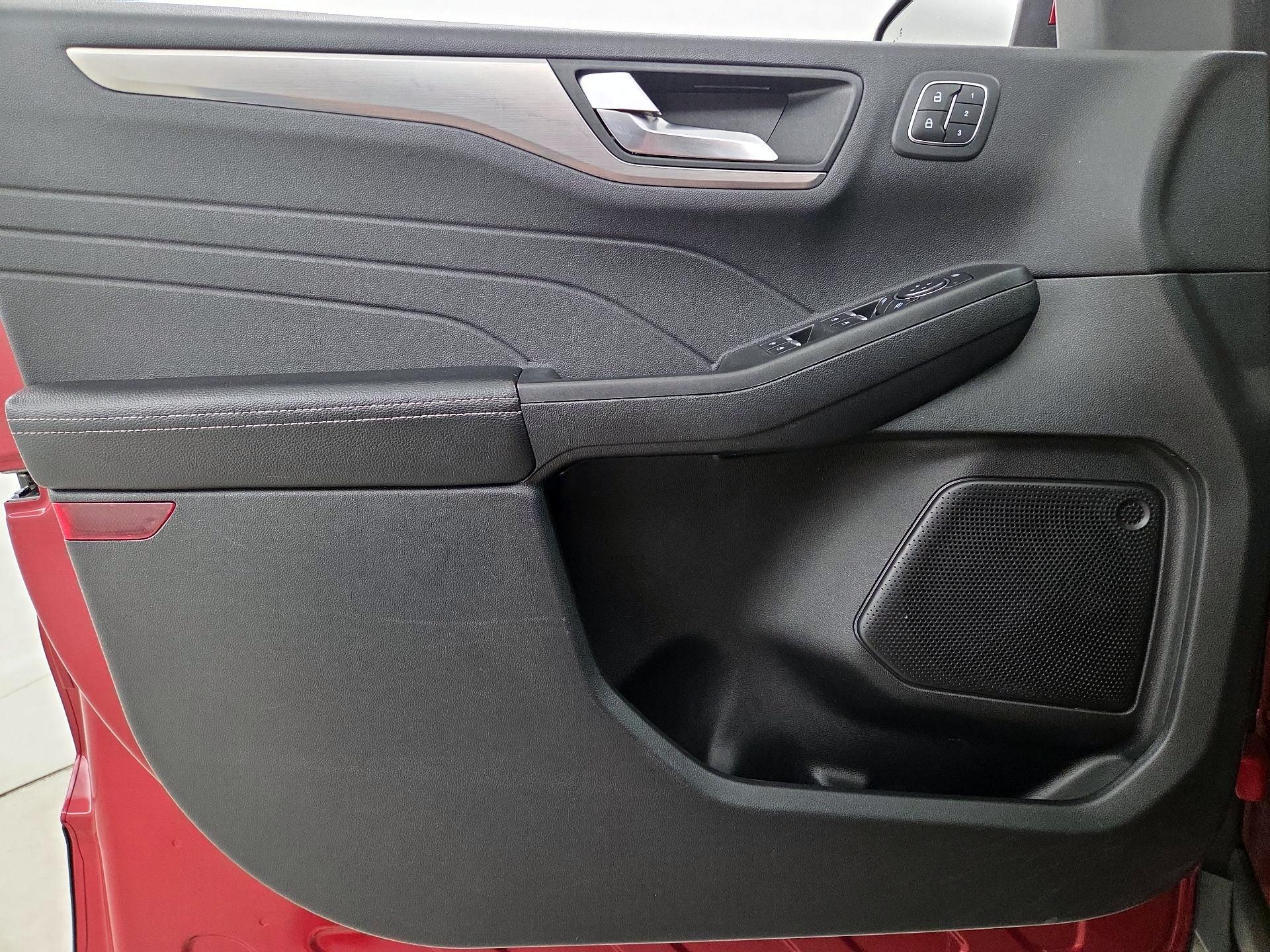 Thumbnail: 2022 Ford Escape - 12