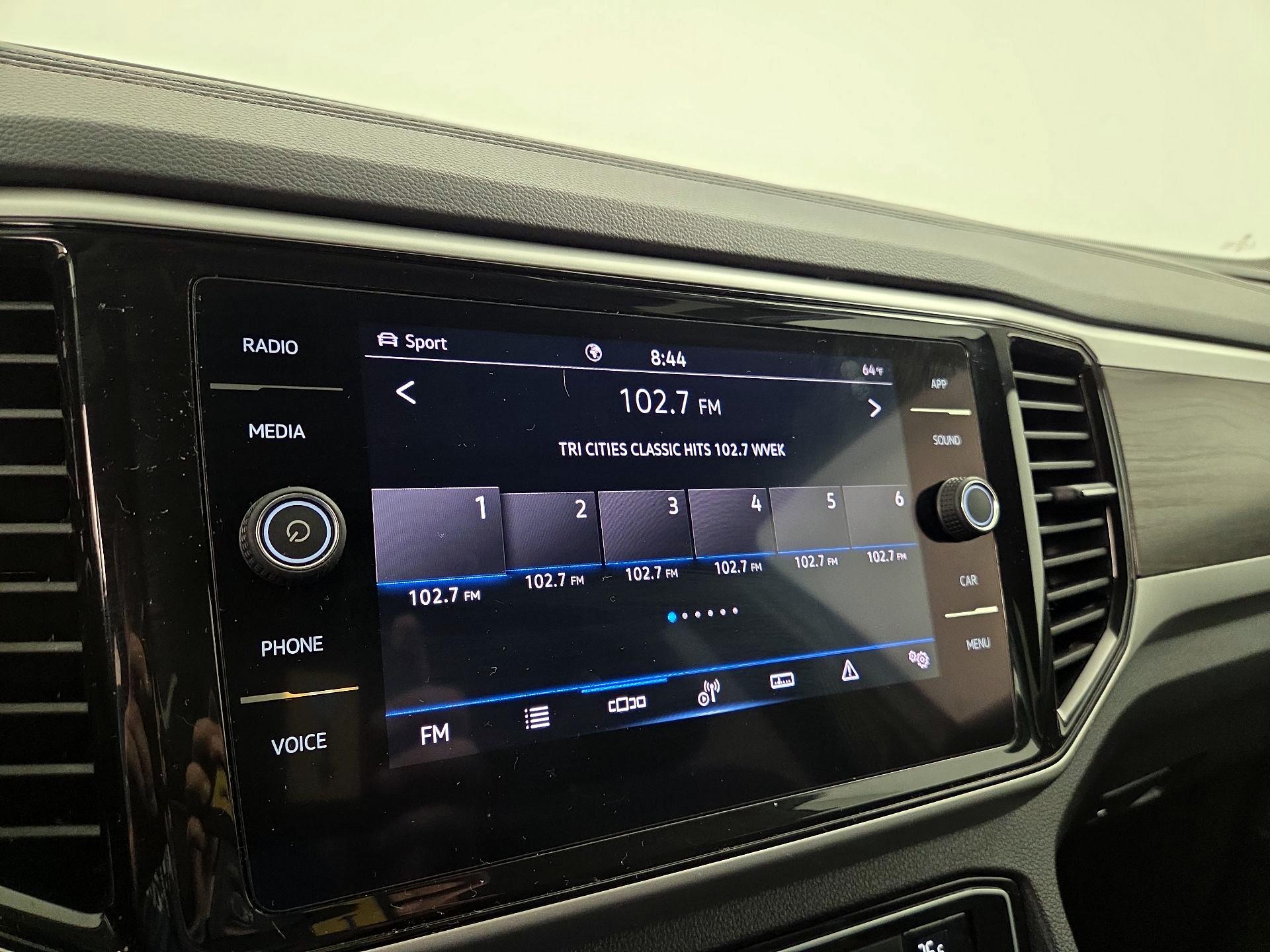 Thumbnail: 2022 Volkswagen Atlas - 15