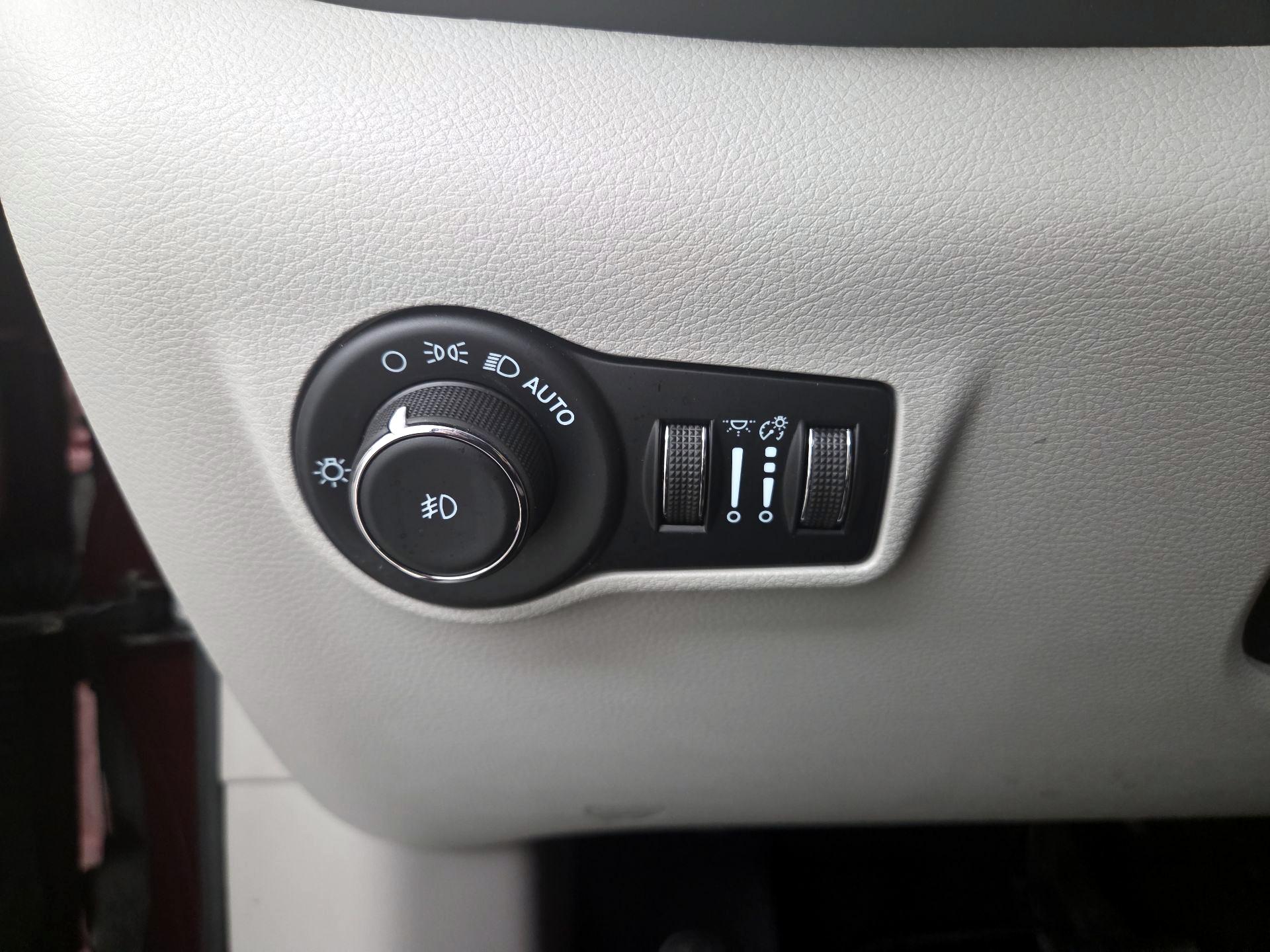 Thumbnail: 2022 Jeep Compass - 13