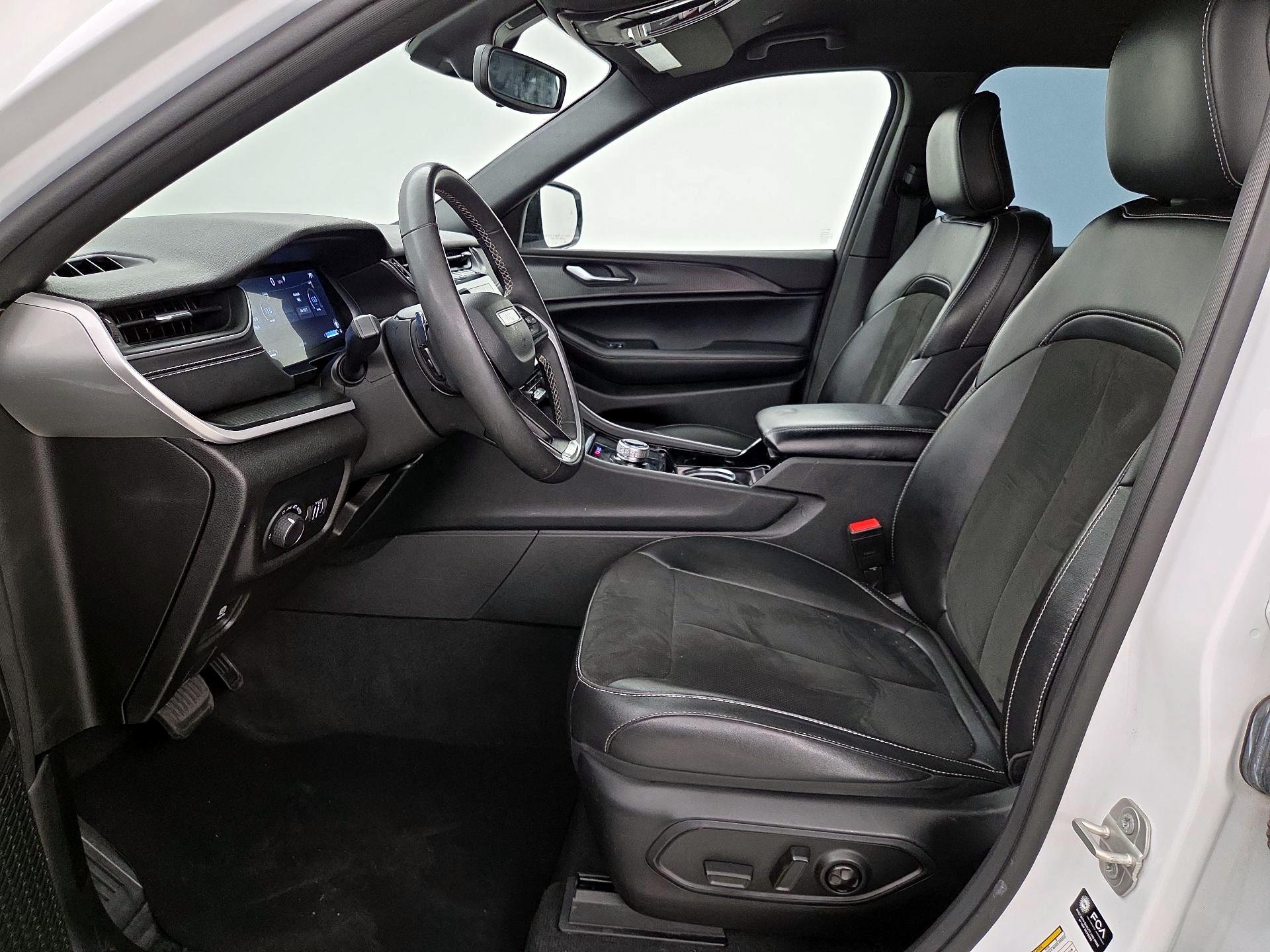 Thumbnail: 2023 Jeep Grand Cherokee - 11