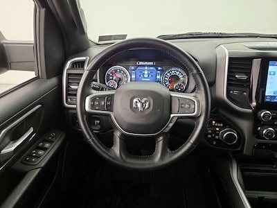 Steering Wheel & Instrument Cluster (On)